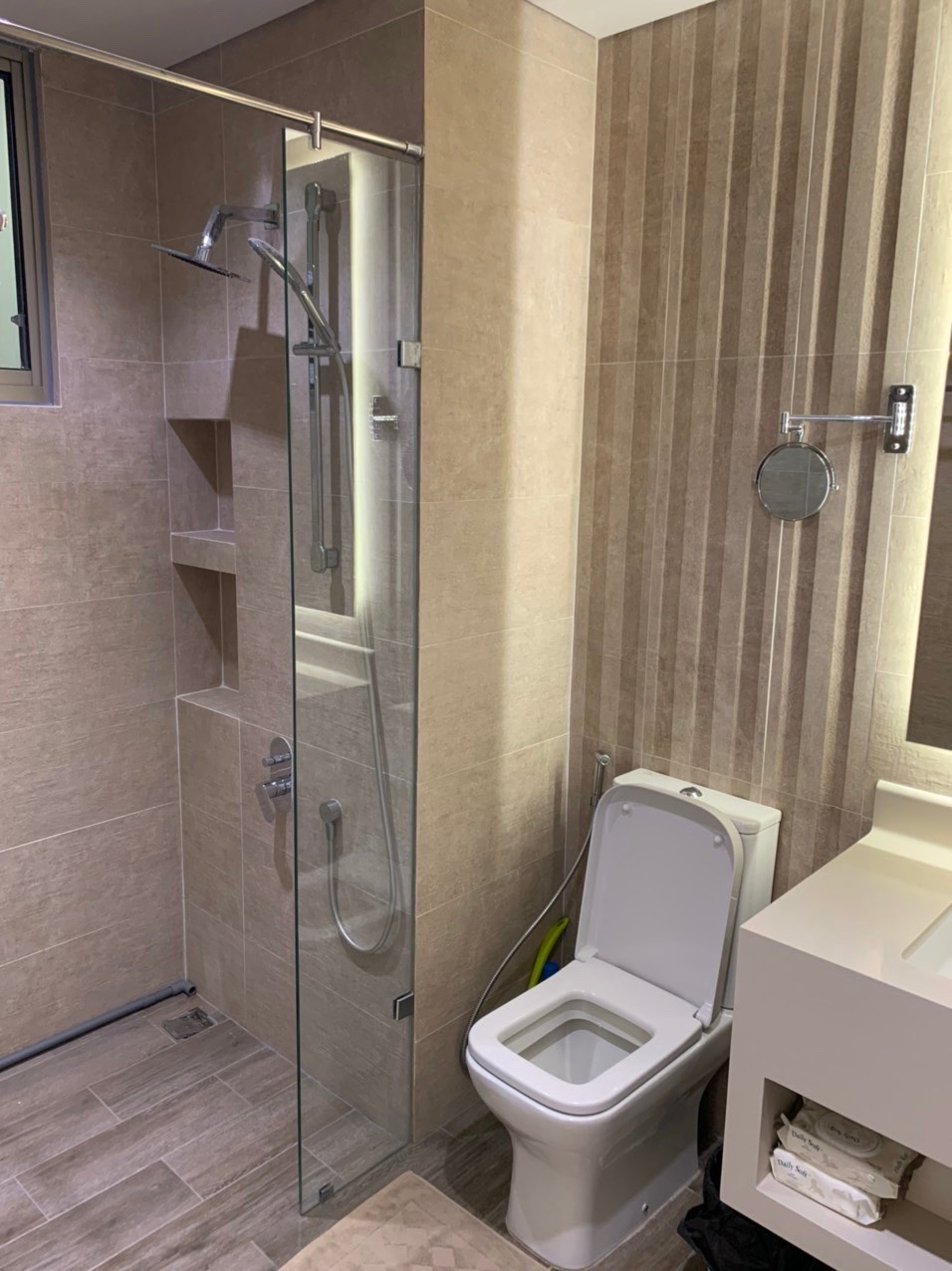 Cần cho thuê gấp căn hộ Midtown The Symphony, phú mỹ hưng, quận 7 . Diện tích: 65m, 1 phòng ngủ , nội thất đầy đủ.  Giá chỉ: 18 tr/ tháng. Quý khách xem nhà liên hệ: hotline Ngọc Thư - 3950