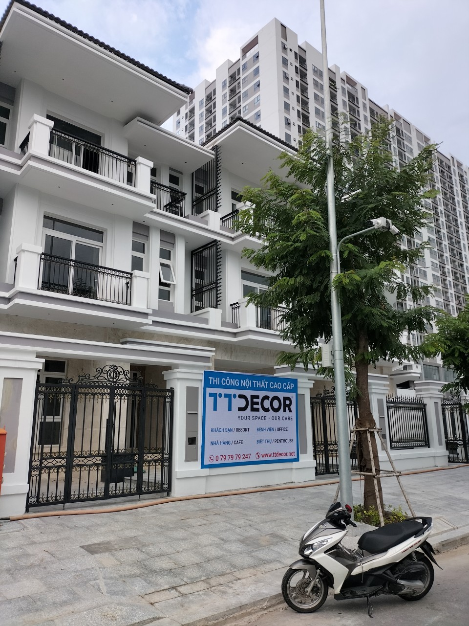 Q7. BÁN GẤP BIỆT THỰ LIỀN KỀ, KỀ LÔ GÓC GREEN STAR HƯNG LỘC PHÁT  NGUYỄN LƯƠNG BẰNG.Q7,TPHCM.Vui lòng liên hệ: hotline /Zalo/Viber - 1446
