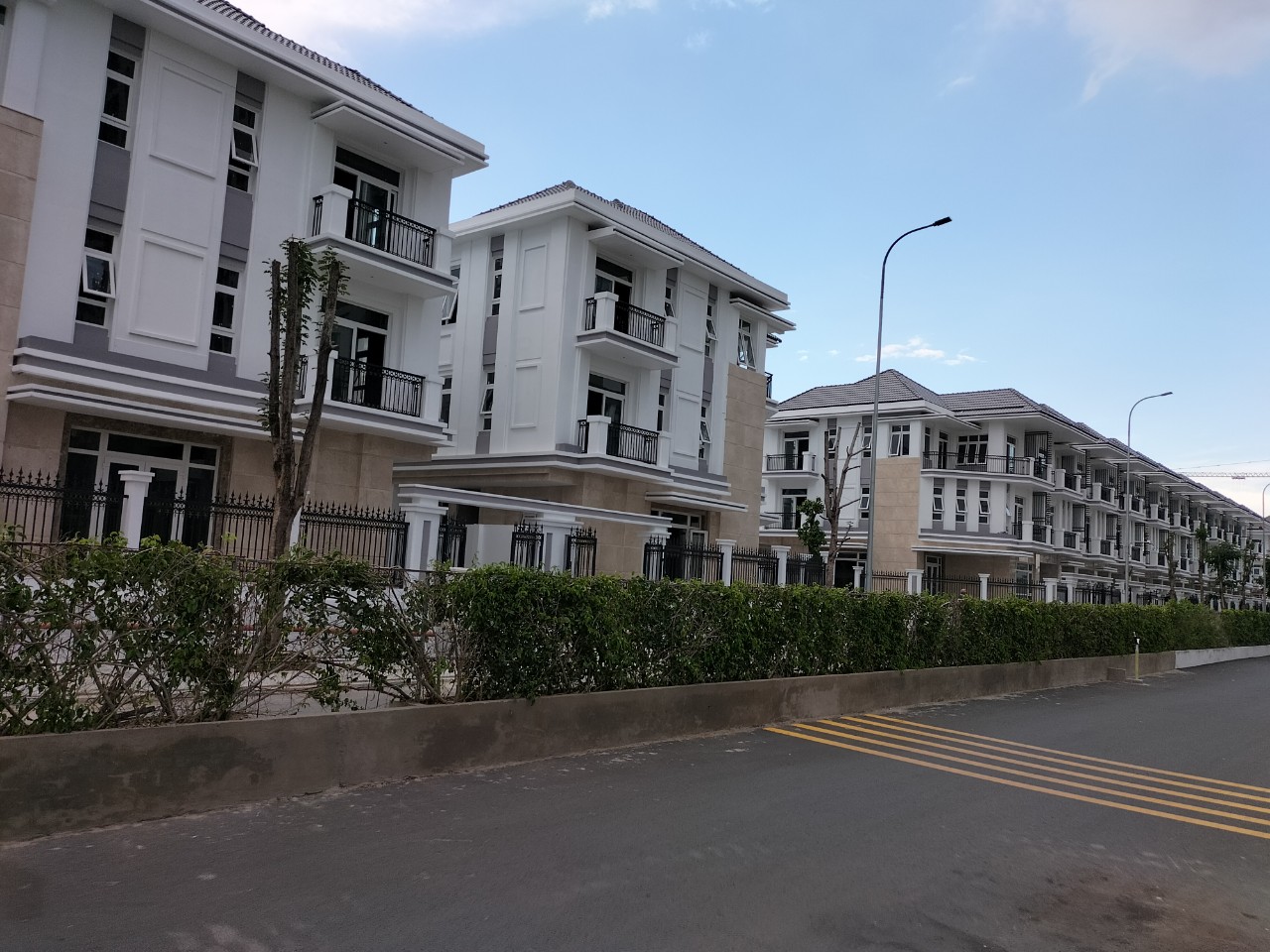 Q7. BÁN GẤP BIỆT THỰ LIỀN KỀ, KỀ LÔ GÓC GREEN STAR HƯNG LỘC PHÁT  NGUYỄN LƯƠNG BẰNG.Q7,TPHCM.Vui lòng liên hệ: hotline /Zalo/Viber - 1448