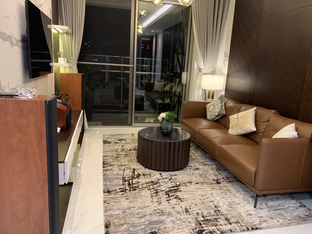 Cần bán căn hộ cao cấp Midtown M5, căn gốc, view sông. Nội thất cao cấp, giá chỉ 11,5 tỷ. Liên hệ xem nhà: hotline Ngọc Thư ( zalo, viber) - 1458