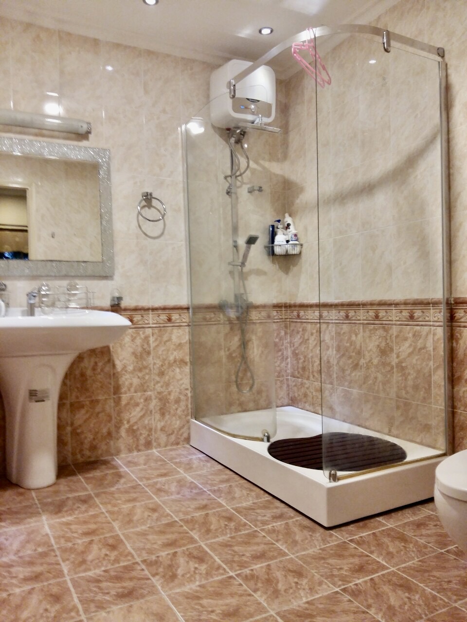 Cho thuê nhà phố vườn Mỹ Giang. Diện tích: 7x18m, 3 phòng ngủ,nội thất cao cấp. Đường nội khu yên tĩnh. Giá chỉ 45 triệu/ tháng. Liên hệ xem nhà: hotline Ngọc Thư - 1468