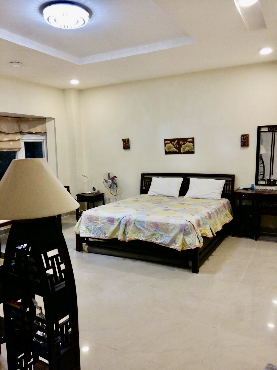Cho thuê nhà phố vườn Mỹ Giang. Diện tích: 7x18m, 3 phòng ngủ,nội thất cao cấp. Đường nội khu yên tĩnh. Giá chỉ 45 triệu/ tháng. Liên hệ xem nhà: hotline Ngọc Thư - 1466