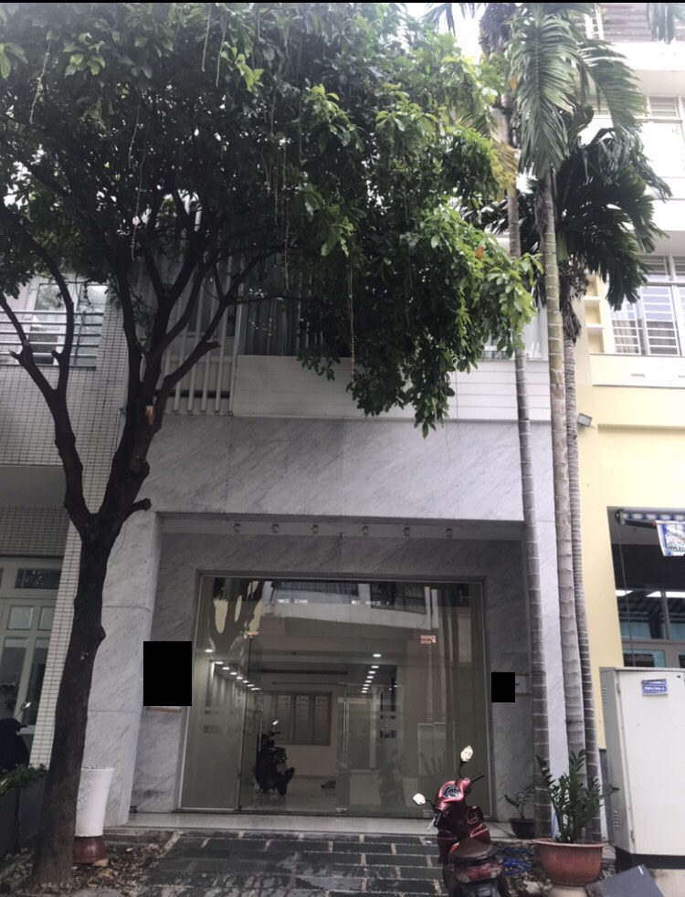 Chính chủ cho thuê nhà phố kinh doanh Mỹ Toàn. Diện tích: 6x18,5m, trêt , lửng, 3 lầu, thang máy. Thích hợp vừa làm văn phòng, vừa ở. Giá chỉ: 50 triệu/ tháng. Liên hệ xem nhà: hotline Ngọc Thư