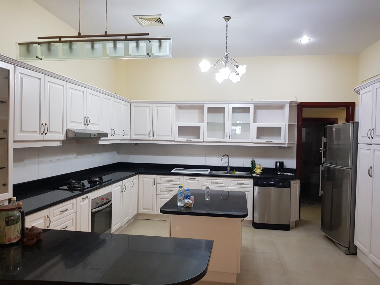 Cho thuê biệt thự đơn lập Mỹ Phú, phú mỹ hưng, quận 7. Diện tích: 300m, 4 phòng ngủ, nội thất cơ bản. Giá: 80 triệu/ tháng. Xem nhà liên hệ: hotline Ngọc Thư - 1477