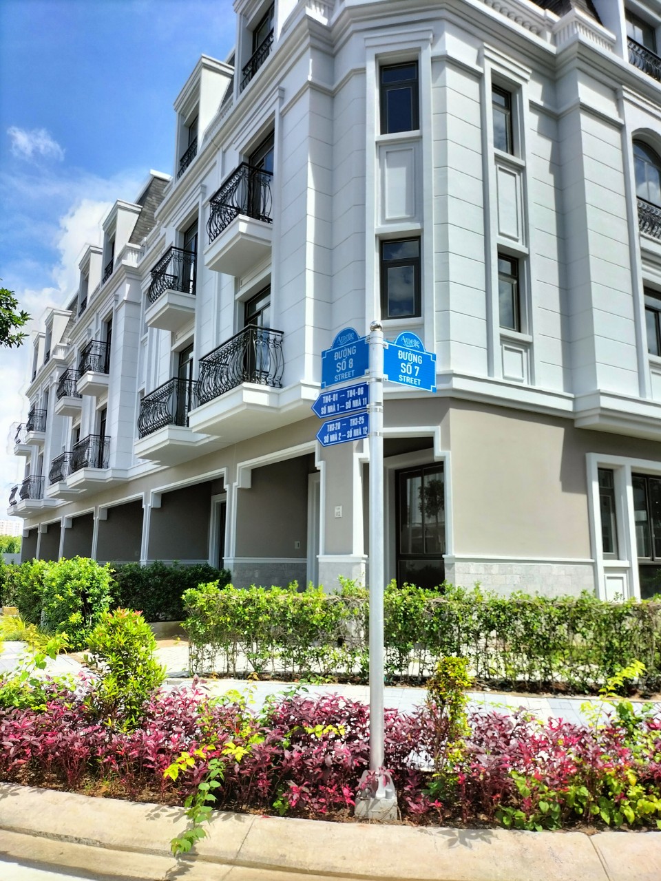 CẦN BÁN CĂN GÓC SIÊU  ĐẸP GIÁ TỐT , TOWN HOUSE _AMELIE PHÚ MỸ HƯNG.Vui lòng liên hệ: hotline /Zalo/Viber - 1509