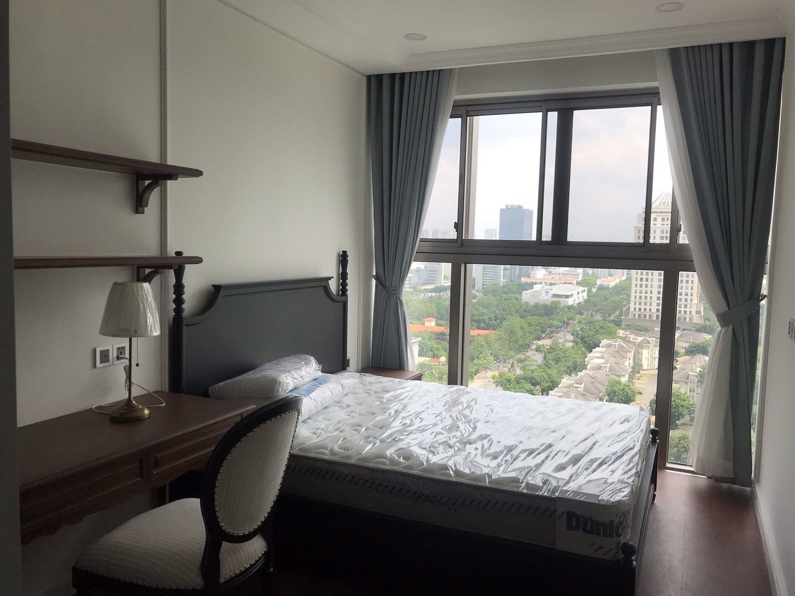 Cần cho thuê căn hộ cao cấp Midtown, phú mỹ hưng, quận 7. Diện tích: 135m,  nội thất cao cấp, 3 phòng ngủ, giá chỉ: 40 triệu/ tháng. Liên hệ xem nhà: hotline Ngọc Thư - 1524