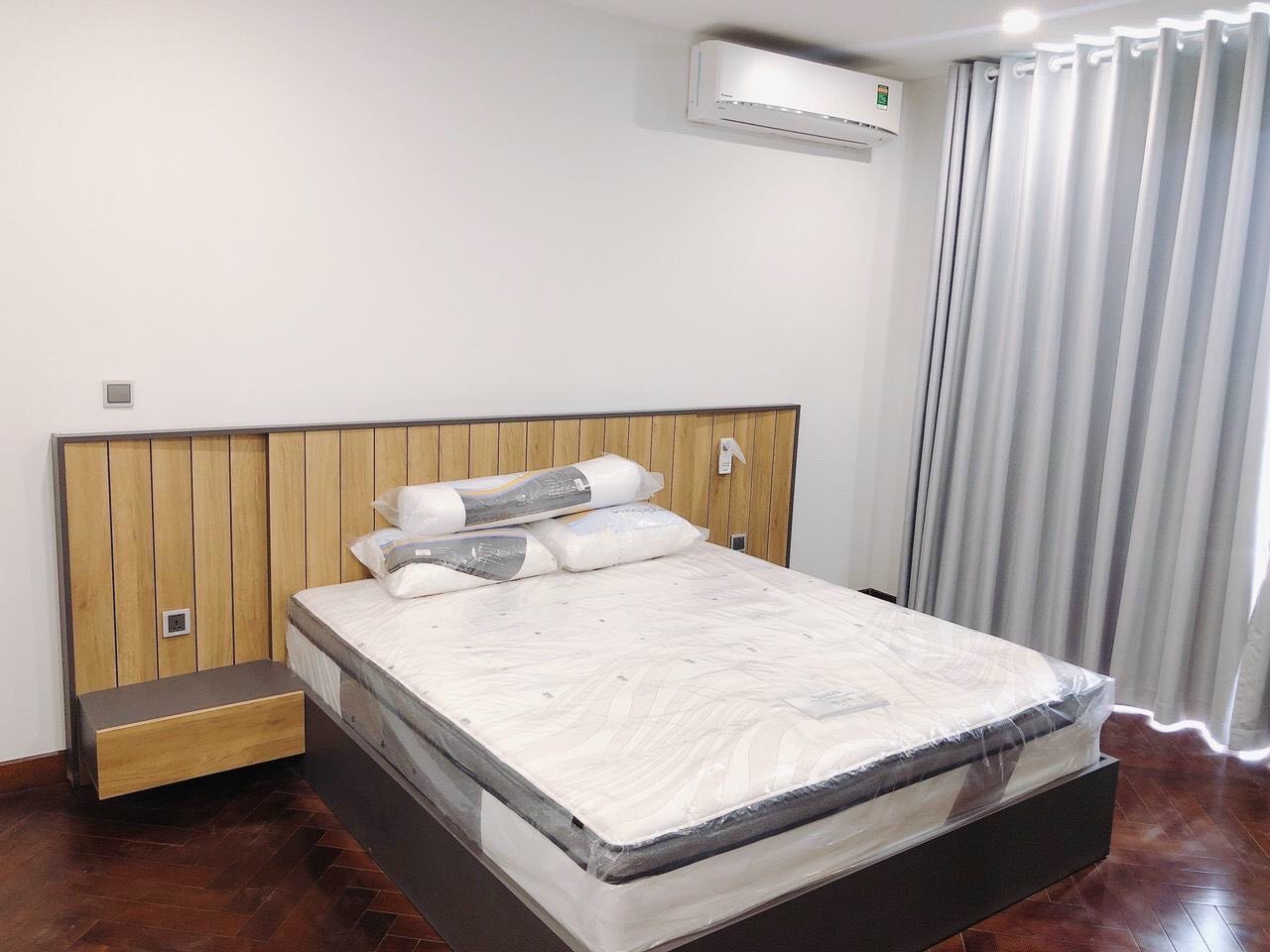 Cần cho thuê căn hộ Midtown , Phú mỹ hưng, quận 7. Diện tích: 130m, 3 phòng ngủ, nội thất cao cấp, view sông. Giá chỉ:45triệu/ tháng. Quý khách xem nhà liên hệ: hotline Ngọc Thư ( zalo, viber) - 1711