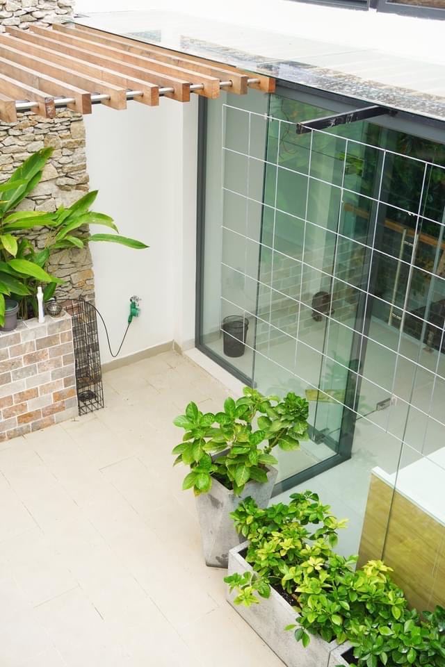 Bán nhà phố kinh doanh Hưng Gia, Hưng Phước. Đang kinh doanh khách sạn có 11 phòng, thang máy, hầm, bồn tắm massage, sauna. Giá bán nhanh 32 tỷ,Quý khách xem nhà liên hệ: hotline Ngọc Thư - 1803