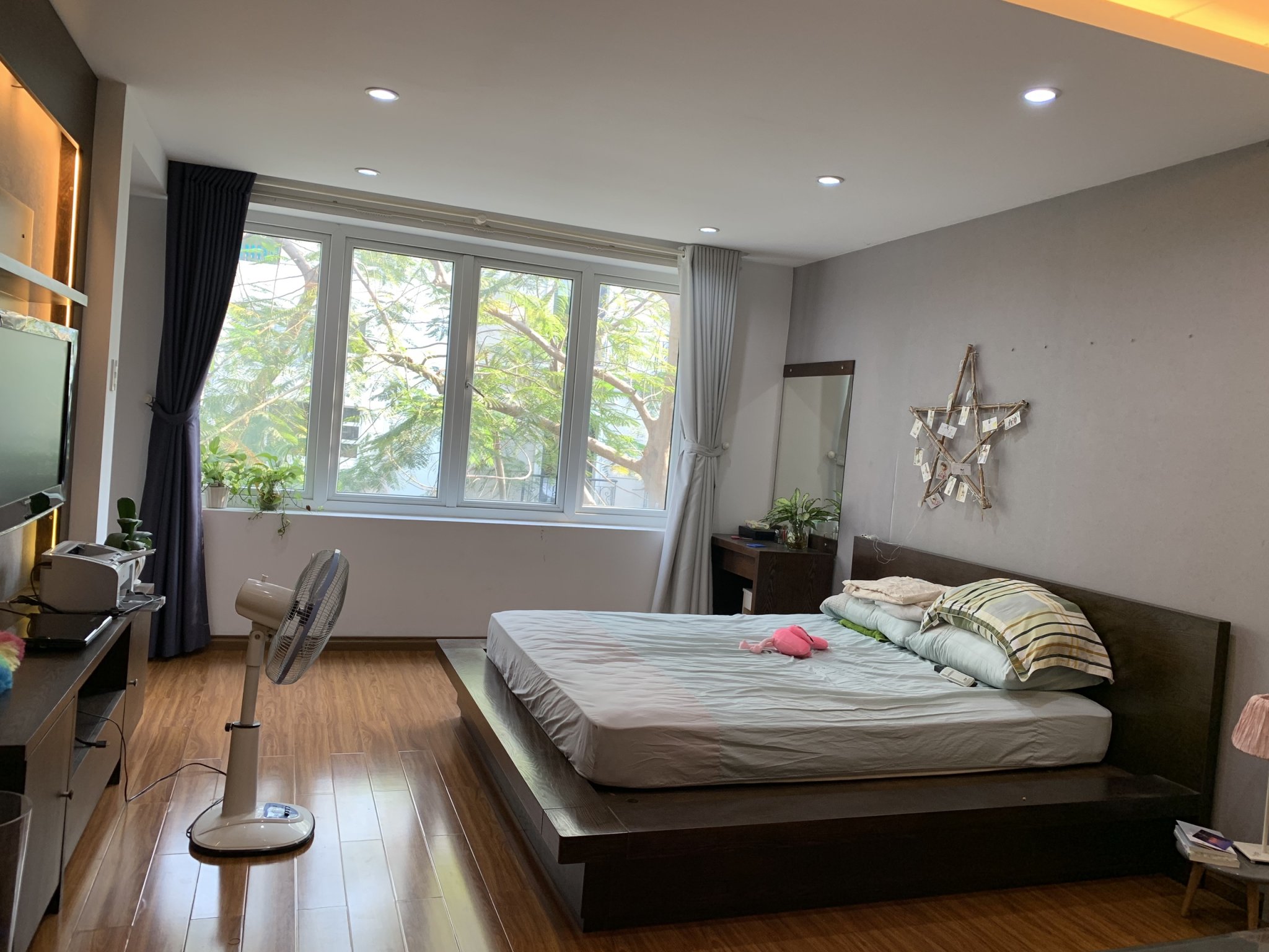 Cho thuê nhà phố kinh doanh Hưng Gia, Hưng Phước. Diện tích: 6x18,5m, trệt, lửng, 3 lầu. Nhà mới, khu kinh doanh sầm uất. Giá chỉ: 50 triêu/ tháng. Quý khách xem nhà liên hệ: hotline Ngọc Thư - 1859