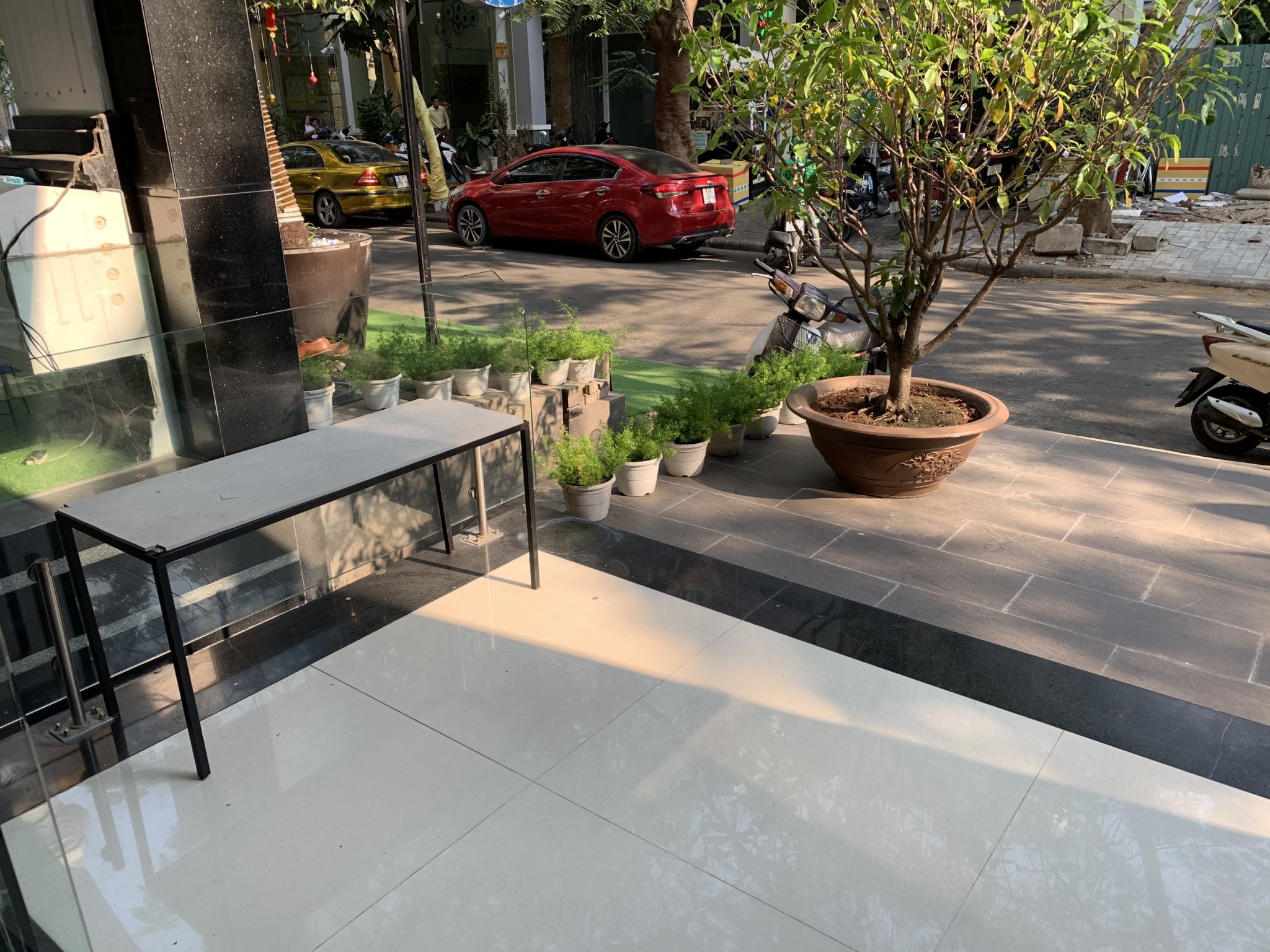 Cho thuê nhà phố kinh doanh Hưng Gia, Hưng Phước. Diện tích: 6x18,5m, trệt, lửng, 3 lầu. Nhà mới, khu kinh doanh sầm uất. Giá chỉ: 50 triêu/ tháng. Quý khách xem nhà liên hệ: hotline Ngọc Thư - 1855
