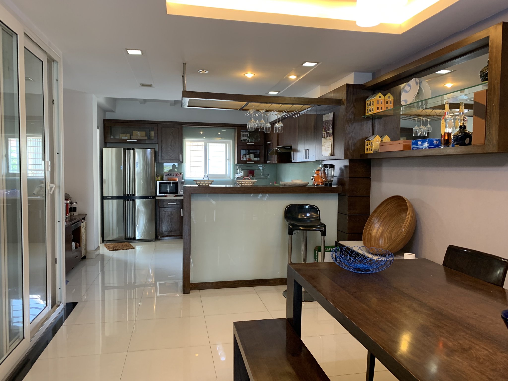 Cho thuê nhà phố kinh doanh Hưng Gia, Hưng Phước. Diện tích: 6x18,5m, trệt, lửng, 3 lầu. Nhà mới, khu kinh doanh sầm uất. Giá chỉ: 50 triêu/ tháng. Quý khách xem nhà liên hệ: hotline Ngọc Thư - 1856