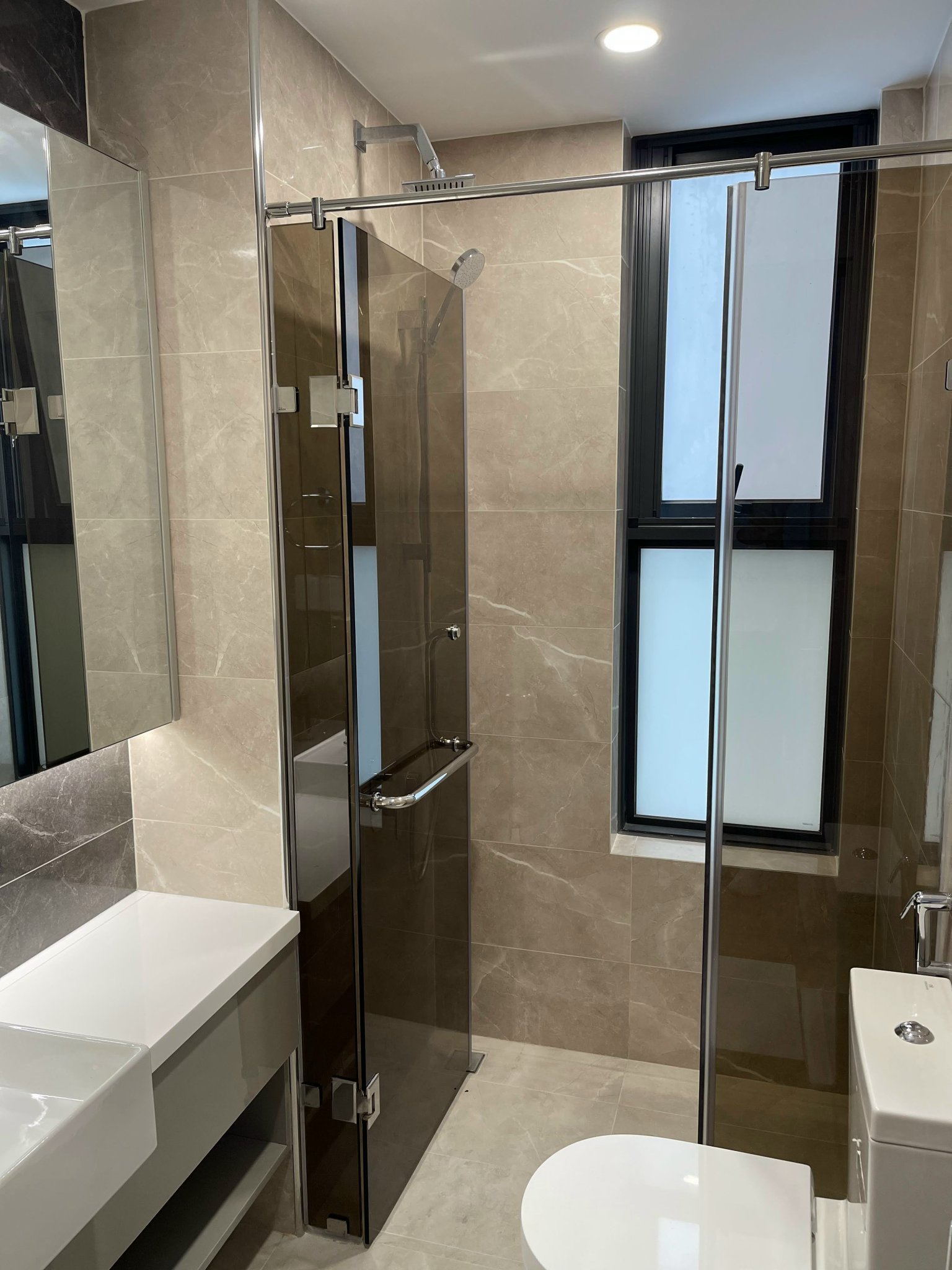 Cần bán căn hộ Hưng phúc Primer, diện tích: 69m, 2 phòng ngủ, nội thất đầy đủ. Giá: 5,4 tỷ. Quý khách xem nhà liên hệ: hotline Ngọc Thư - 1880
