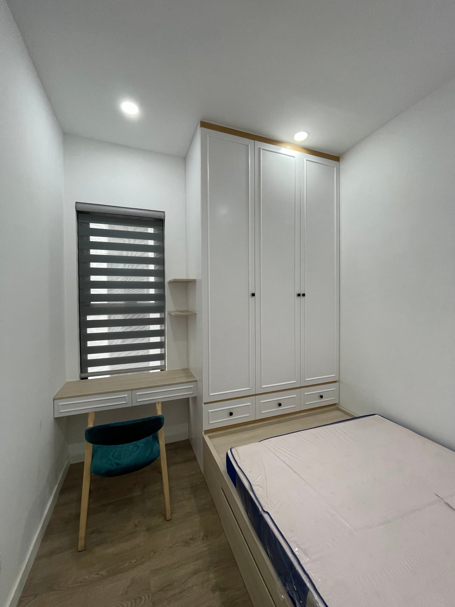 Cần bán căn hộ Hưng phúc Primer, diện tích: 69m, 2 phòng ngủ, nội thất đầy đủ. Giá: 5,4 tỷ. Quý khách xem nhà liên hệ: hotline Ngọc Thư - 1878