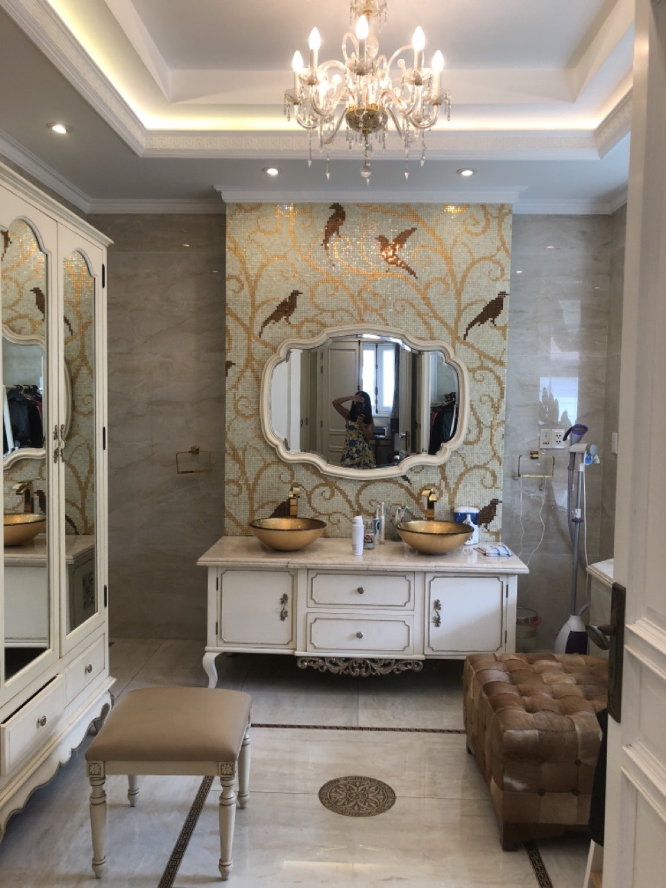 Bán gấp biệt thự đơn lập Nam Thiên 3. Diện tích: 366,6m. Nội thất cao cấp, hồ bơi lớn, giá bán nhanh chỉ 109 tỷ. Quý khách xem nhà liên hệ: hotline Ngọc Thư - 1930