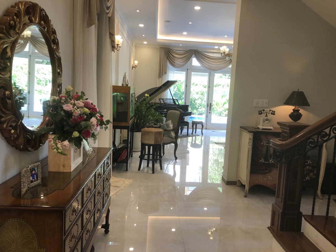 Bán gấp biệt thự đơn lập Nam Thiên 3. Diện tích: 366,6m. Nội thất cao cấp, hồ bơi lớn, giá bán nhanh chỉ 109 tỷ. Quý khách xem nhà liên hệ: hotline Ngọc Thư - 1931