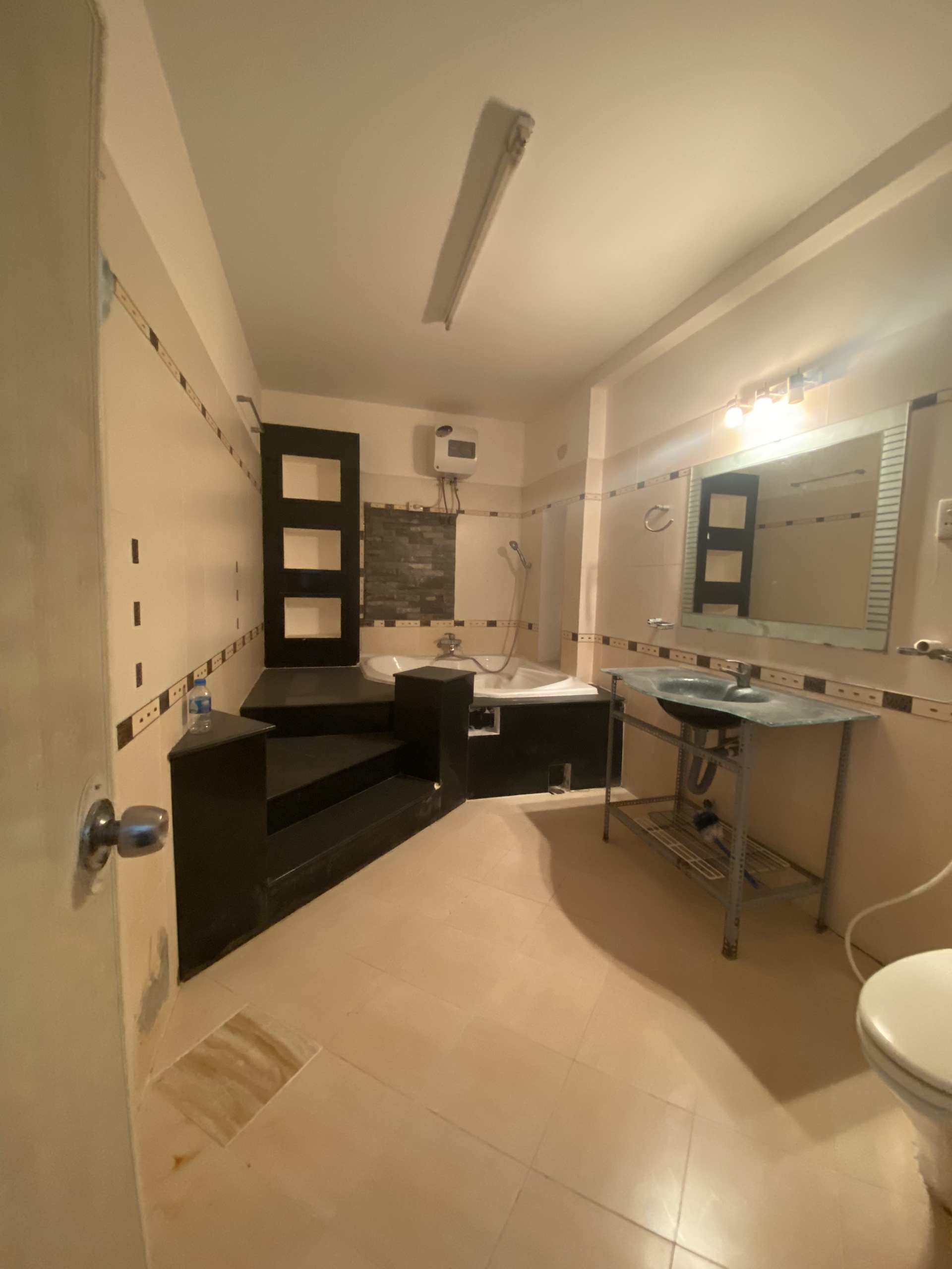 Cho thuê nhà phố hưng gia 2, phú mỹ hưng. Diện tích: 6x18,5m. Trệt, lửng, 3 lầu. Nhà trống, gần đường Bùi Bằng Đoàn, thích hợp kinh doanh mọi ngành nghề. Quý khách xem nhà: hotline Ngọc Thư - 1938