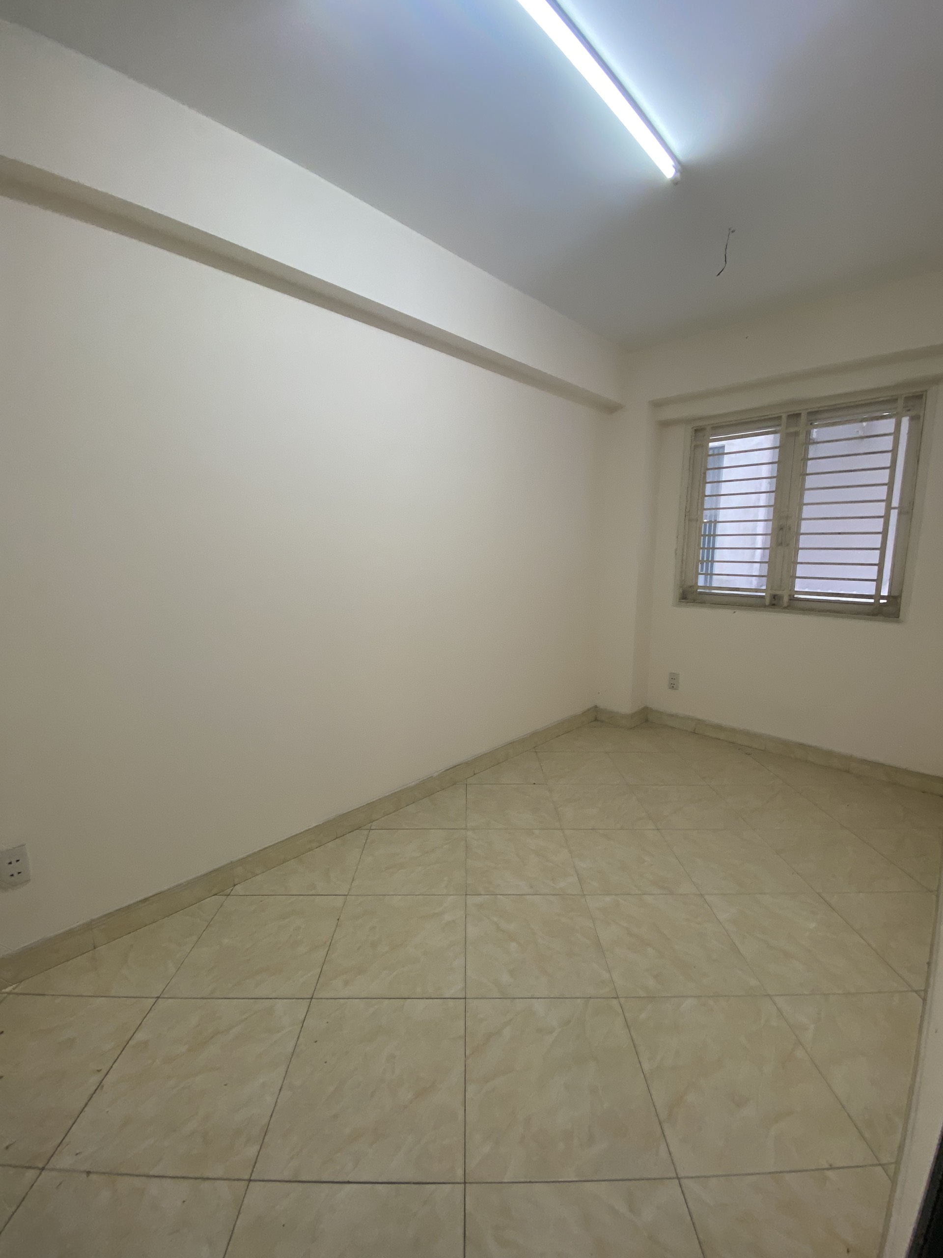 Cho thuê nhà phố hưng gia 2, phú mỹ hưng. Diện tích: 6x18,5m. Trệt, lửng, 3 lầu. Nhà trống, gần đường Bùi Bằng Đoàn, thích hợp kinh doanh mọi ngành nghề. Quý khách xem nhà: hotline Ngọc Thư - 1939