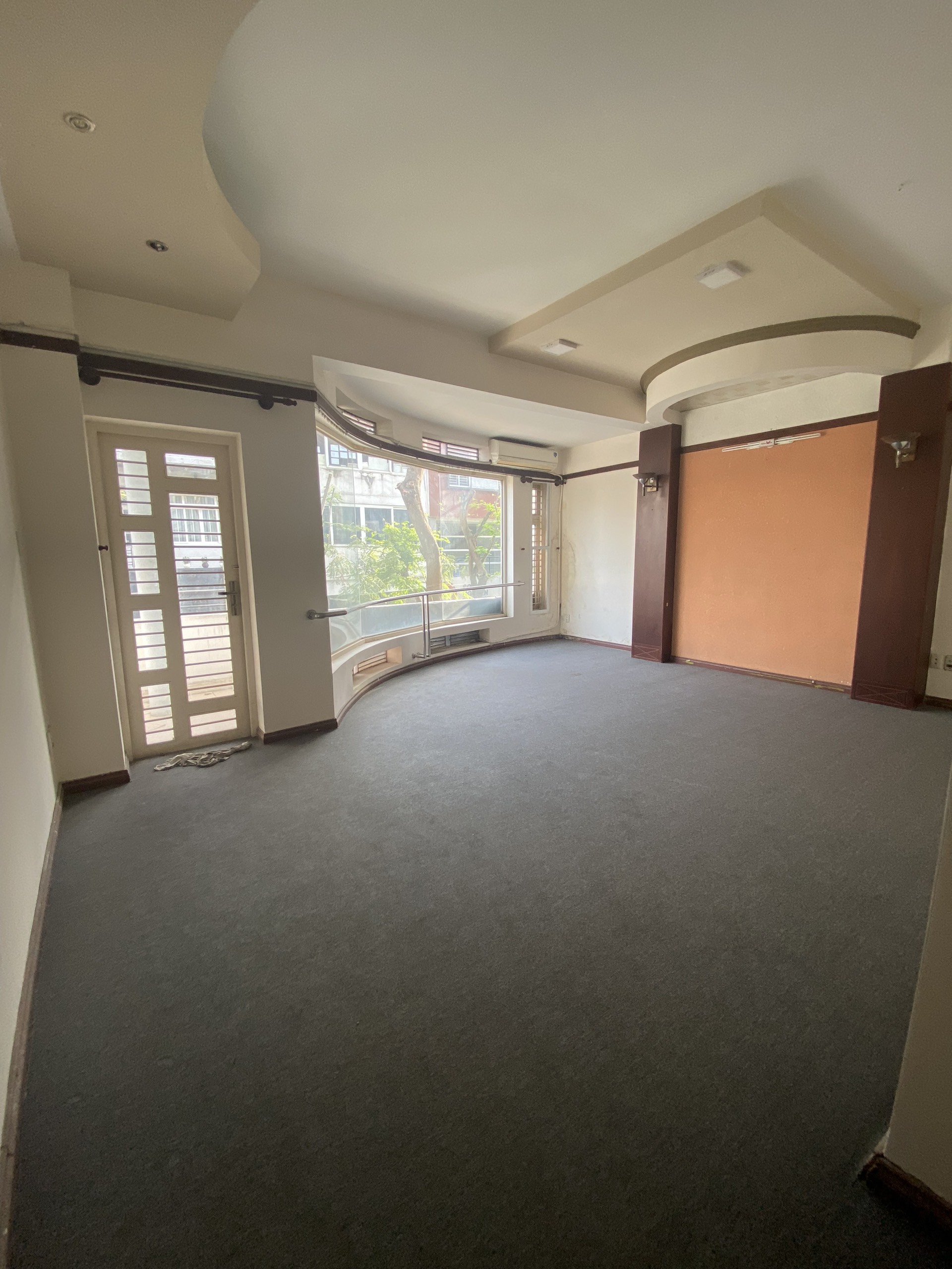 Cho thuê nhà phố hưng gia 2, phú mỹ hưng. Diện tích: 6x18,5m. Trệt, lửng, 3 lầu. Nhà trống, gần đường Bùi Bằng Đoàn, thích hợp kinh doanh mọi ngành nghề. Quý khách xem nhà: hotline Ngọc Thư - 1937