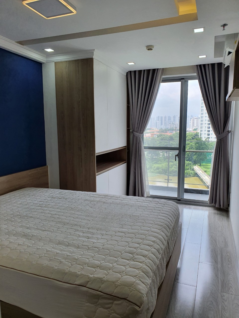 Cho thuê căn hộ Scenic Valley Phú Mỹ Hưng. Diện tích 133m, 3 phòng ngủ, 2 wc.View sân golf, có ô đậu xe.Nội thất cao cấp.Giá chỉ 38 triệu/ tháng.Quý khách xem nhà liên hệ: hotline Ngọc Thư - 1947