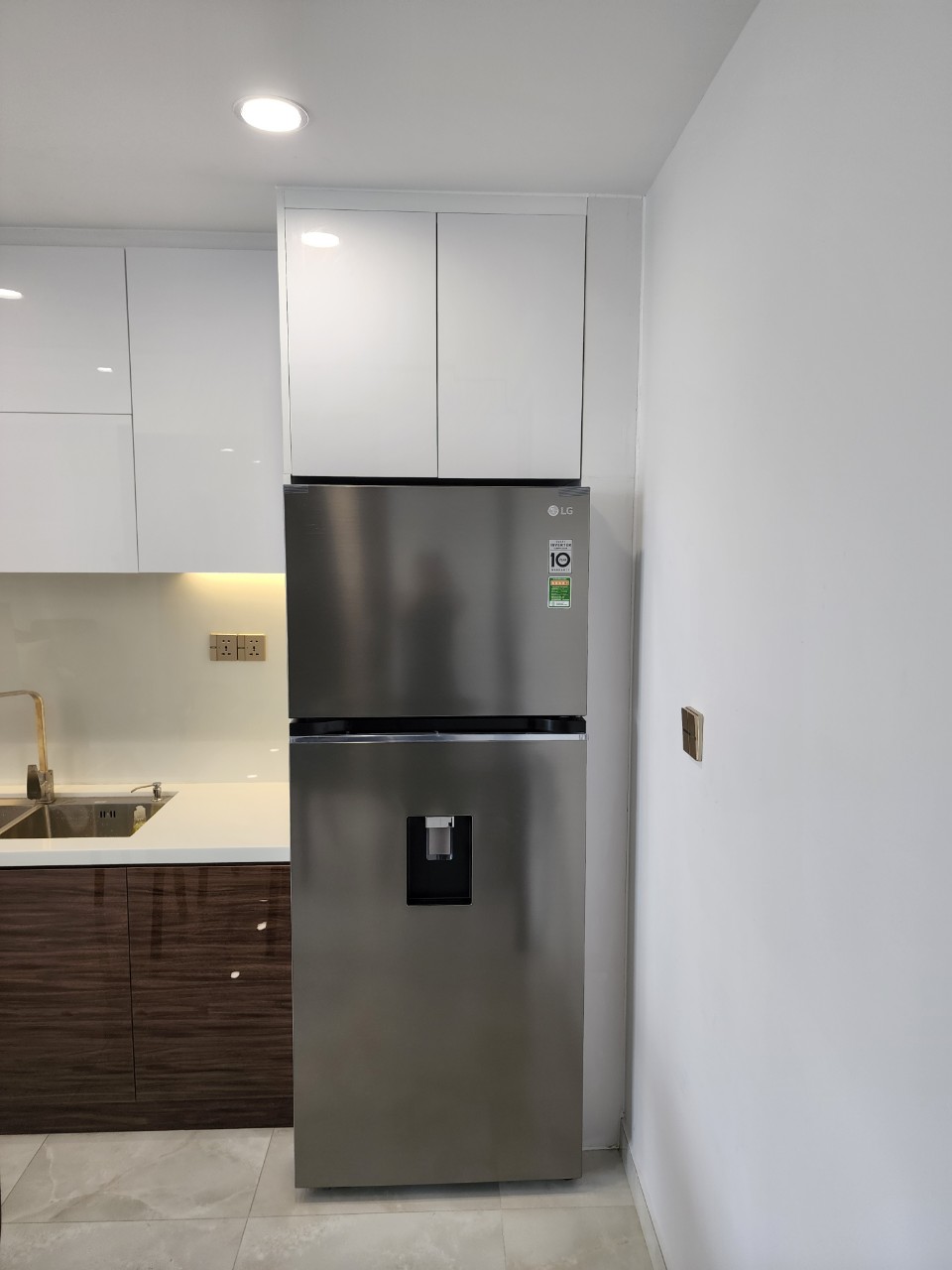 Bán căn hộ cao cấp The Ascentia Phú Mỹ Hưng. Diện tích : 77m, 2 phòng ngủ, nội thất cao cấp. Vừa cho thuê dài hạn, giá chỉ: 6,4 tỷ. Quý khách xem nhà liên hệ: hotline Ngọc Thư - 2074