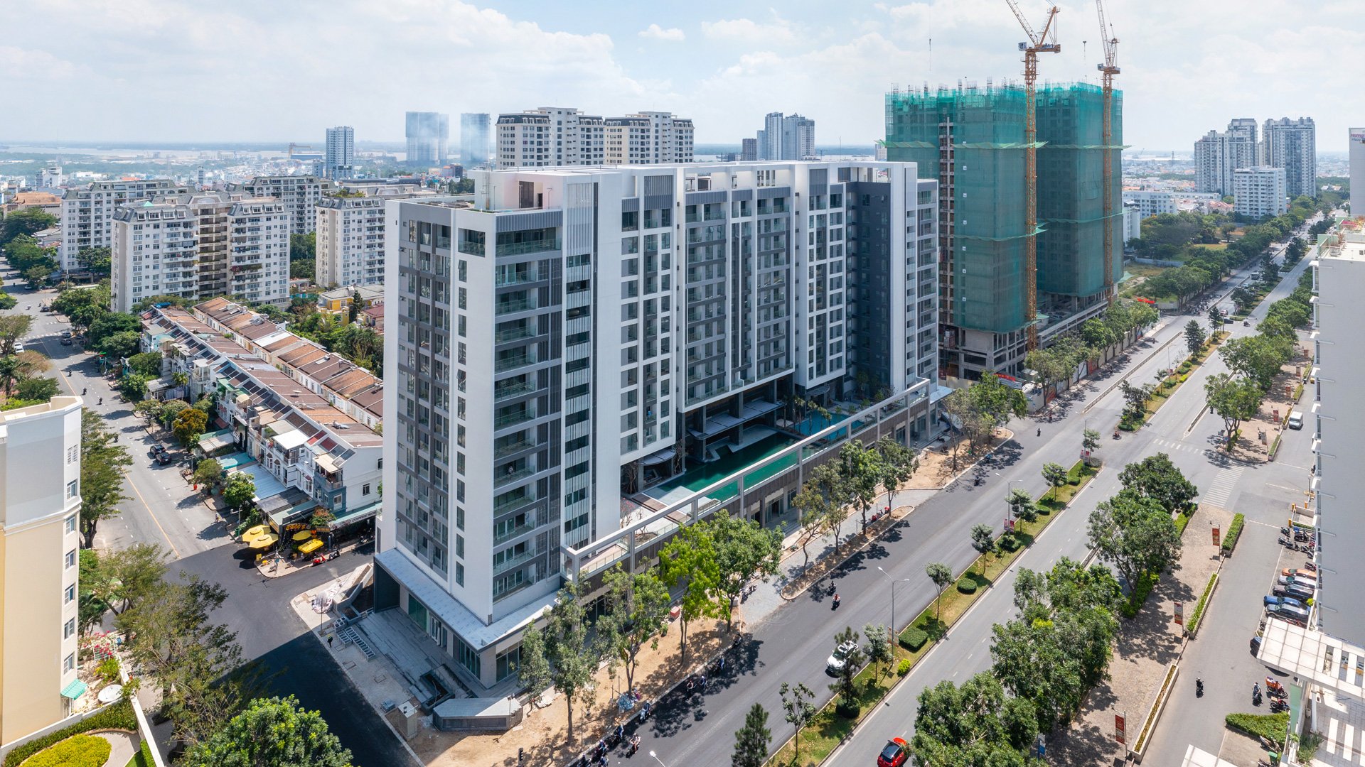 Cần bán gấp căn hộ The Ascentia Phú Mỹ Hưng. Diện tích: 55m, 1 phòng ngủ, nhà chủ đâu tư giao. Tiện thiết kế mới, giá chỉ : 4,8 tỷ. Quý khách xem nhà liên hệ: hotline Ngọc Thư ( zalo, viber) - 2149