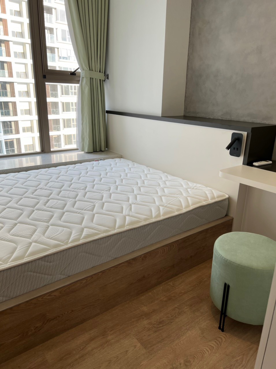 Cho thuê căn hộ Midtown The Peak. Diện tích:  80m, 2 phòng ngủ, nội thất cao cấp, giá chỉ có 28 triệu/ tháng. Liên hệ: hotline Ngọc Thư ( zalo, viber) - 2231