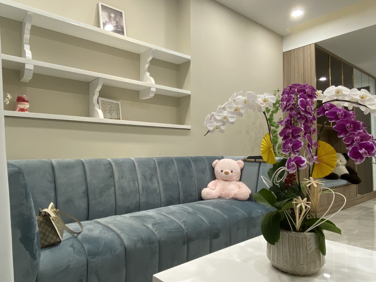 Cho thuê căn hộ Midtown The Peak , Phú Mỹ Hưng. Diện tích: 88m, 2 phòng ngủ. Nội thất cao cấp, giá chỉ 25 triệu/ tháng. Quý khách xem nhà liên hệ: hotline Ngọc Thư ( zalo, viber)