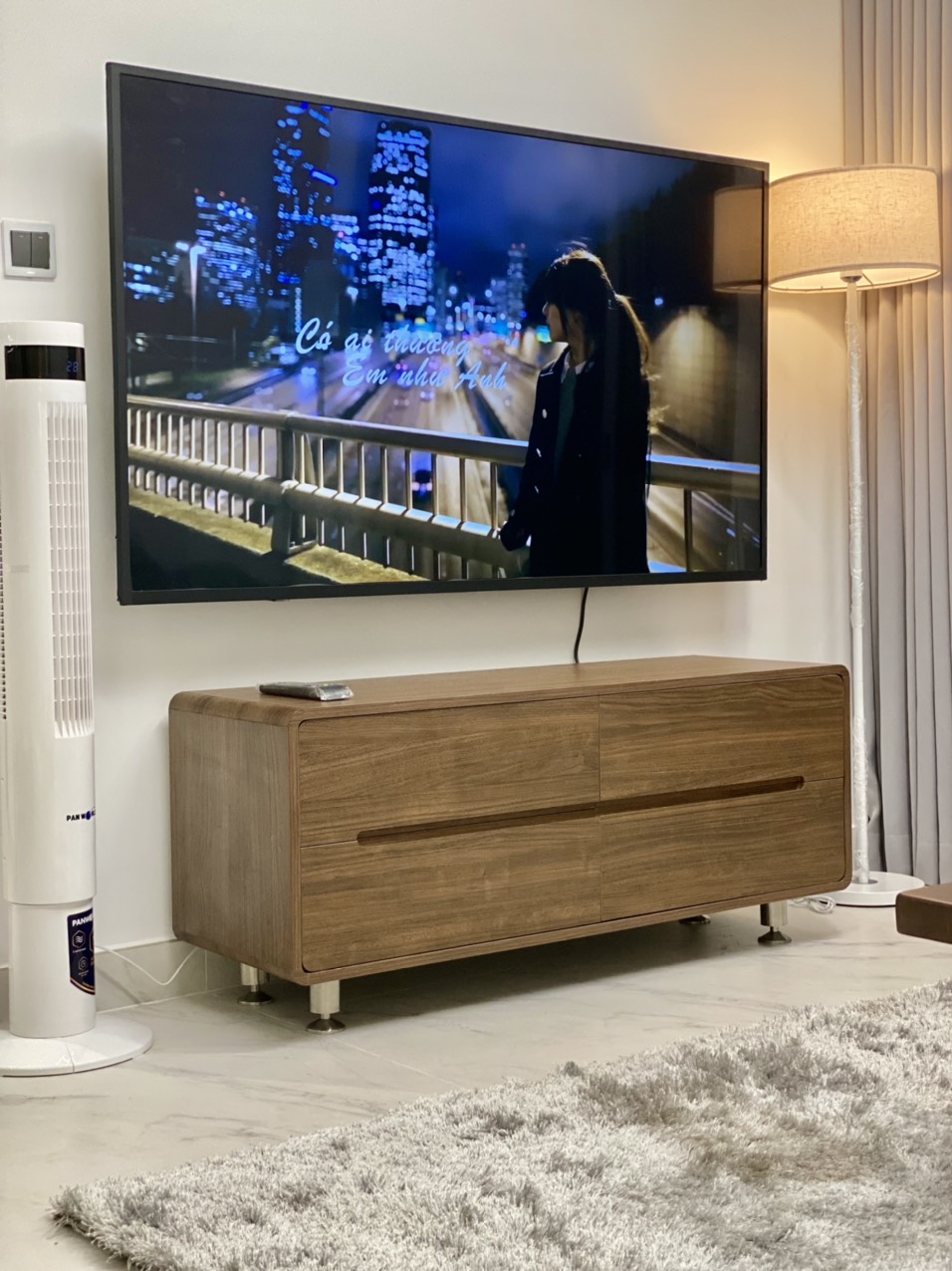 Cho thuê căn hộ Midtown M7 Phú Mỹ Hưng. Diện tích: 80 m, 2 phòng ngủ, nhà mới decor. Nội thất cao cấp, giá chỉ: 28 tr/ tháng. Quý khách xem nhà liên hệ: hotline Ngọc Thư ( zalo, viber) - 2407