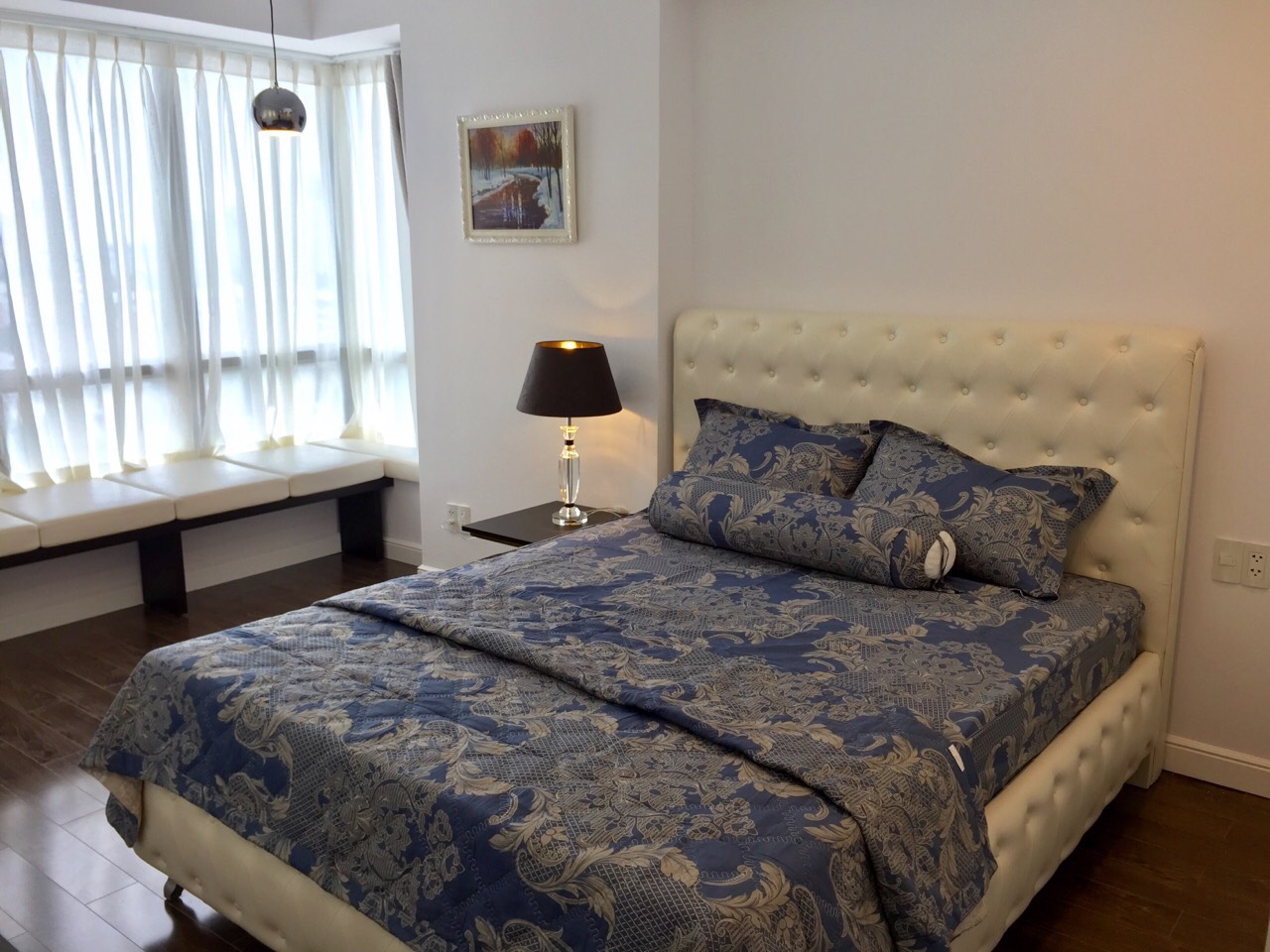 Cần bán căn hộ Hưng phúc Residence Phú Mỹ Hưng. Diện tích:  98m, 3 phòng ngủ, căn góc,  nội thất cao cấp, sang trọng. Giá: 6,9 tỷ. Quý khách xem nhà liên hệ: hotline Ngọc Thư ( zalo, viber) - 2425