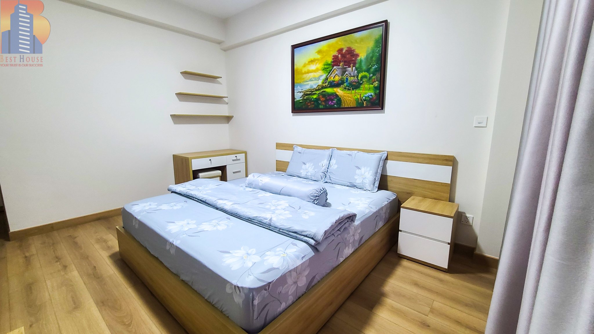 Cần bán căn hộ Urbanhill, Phú Mỹ Hưng. Diện tích: 109m, 3 phòng ngủ. Nội thất cao cấp, view hồ bơi, biệt thư. Giá chỉ:9 tỷ. Quý khách xem nhà liên hệ: hotline Ngọc Thư ( zalo, viber) - 2431
