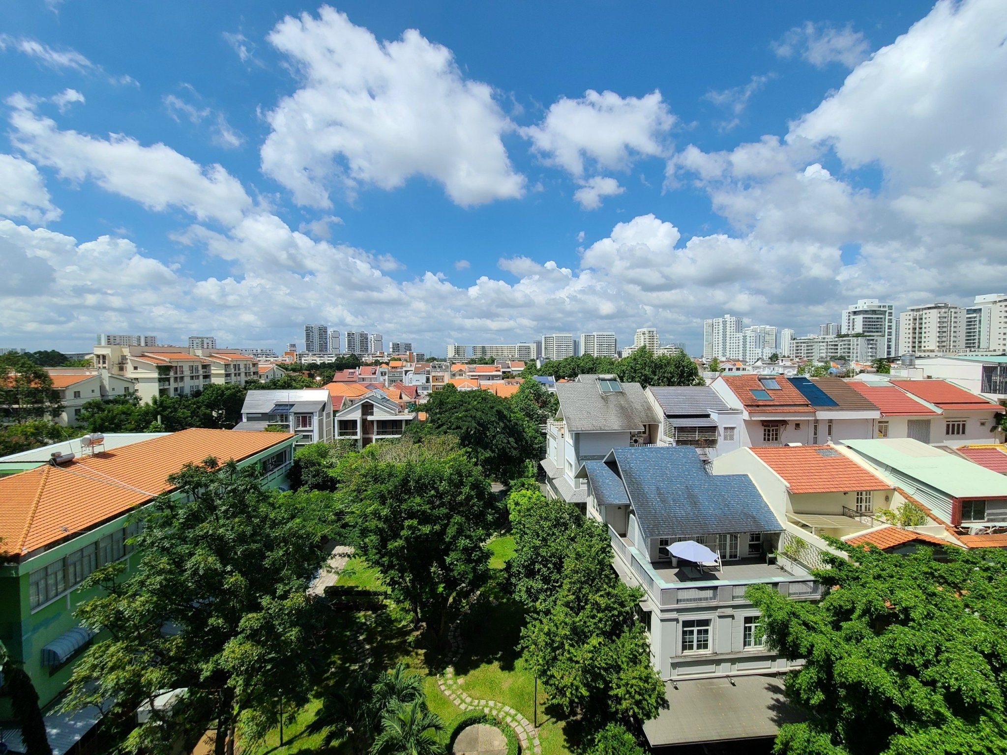 Cần bán căn hộ Urbanhill, Phú Mỹ Hưng. Diện tích: 109m, 3 phòng ngủ. Nội thất cao cấp, view hồ bơi, biệt thư. Giá chỉ:9 tỷ. Quý khách xem nhà liên hệ: hotline Ngọc Thư ( zalo, viber) - 2433
