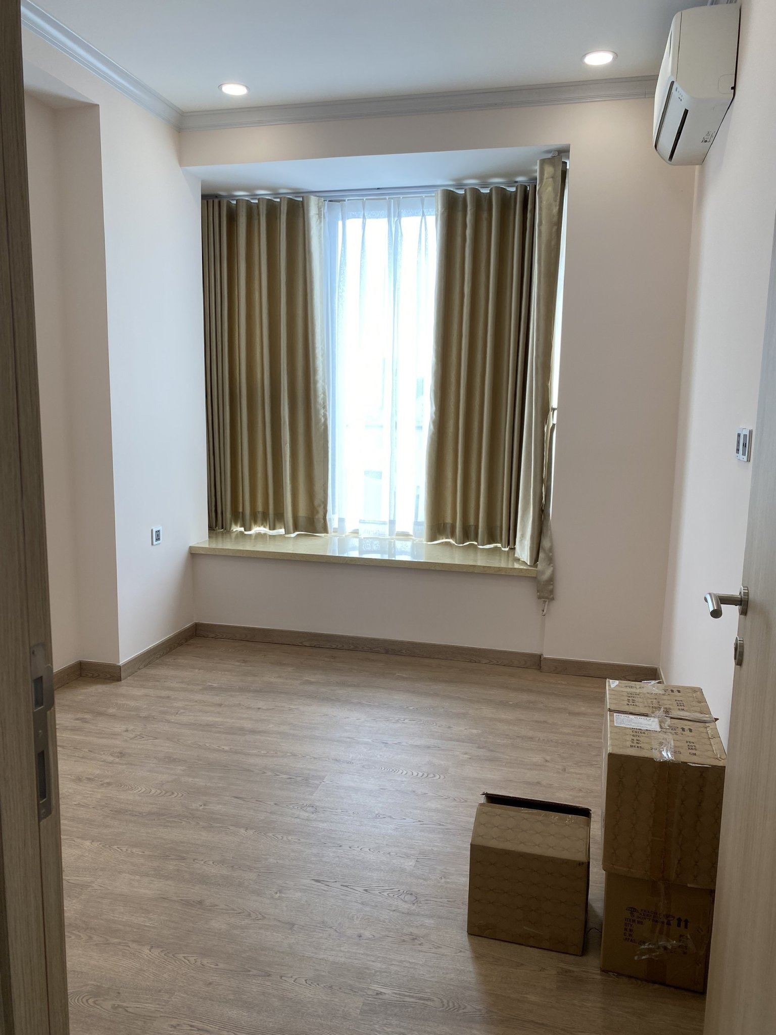Cho thuê căn hộ Midtown Tthe Peak, Phú Mỹ Hưng. Diện tích: 79 m, 2 phòng ngủ, nội thất đầy đủ. Giá chỉ:  25,5 triệu/ tháng. Quý khách xem nhà liên hệ: hotline Ngọc Thư ( zalo, viber) - 2494
