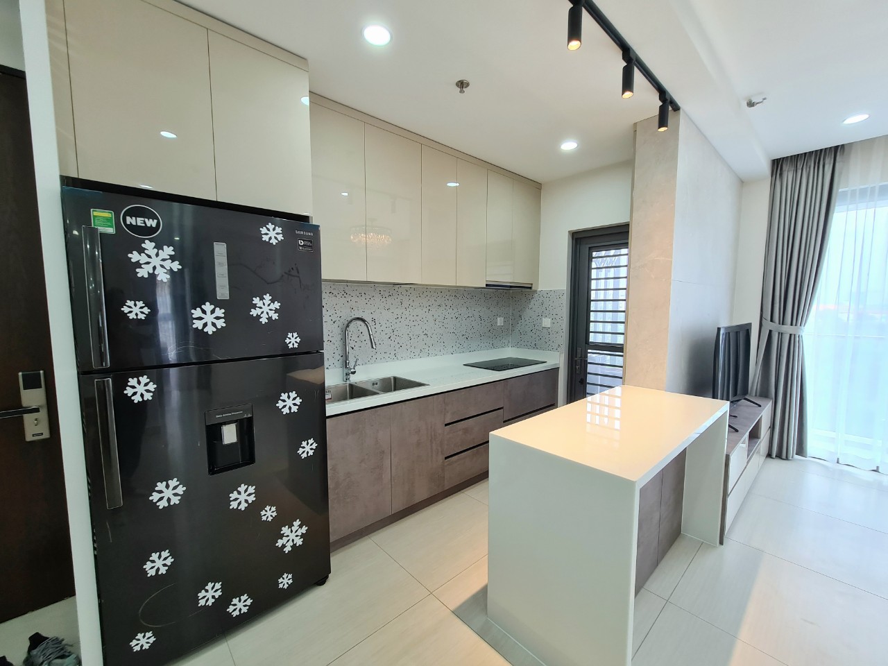 Cần bán căn hộ cao cấp Urban Hill Phú Mỹ Hưng. Diện tích : 78.6 m, 2 phòng ngủ, nội thất cao cấp, nhà đang cho thuê dài hạn. Giá chỉ: 6  tỷ. Quý khách xem nhà liên hệ: hotline Ngọc Thư ( zalo, viber) - 2571