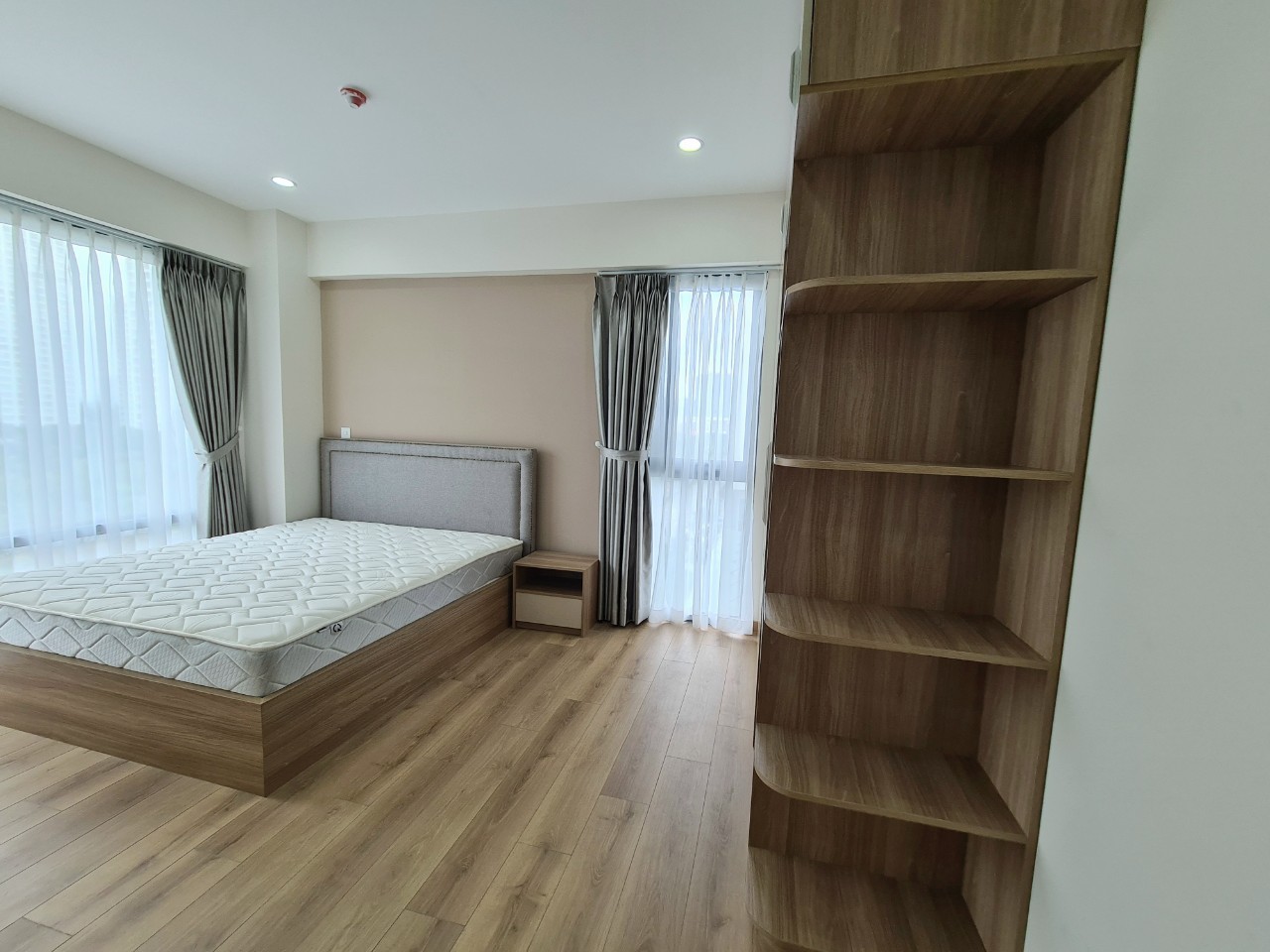Cần bán căn hộ cao cấp Urban Hill Phú Mỹ Hưng. Diện tích : 78.6 m, 2 phòng ngủ, nội thất cao cấp, nhà đang cho thuê dài hạn. Giá chỉ: 6  tỷ. Quý khách xem nhà liên hệ: hotline Ngọc Thư ( zalo, viber) - 2572