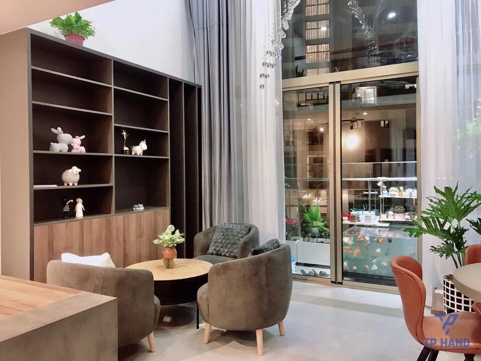 Cho thuê căn shophouse Midtown M7 Phú Mỹ Hưng. Diện tích: 39m  có gác lửng 25m , nội thất đầy đủ. Chỉ xách vali vào ở. Giá: 19 triệu/ tháng. Quý khách xem nhà liên hệ: hotline Ngọc Thư - 2636