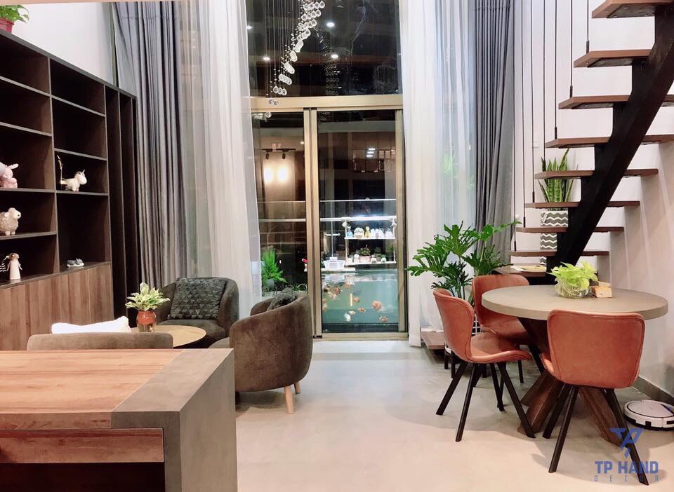 Cho thuê căn shophouse Midtown M7 Phú Mỹ Hưng. Diện tích: 39m  có gác lửng 25m , nội thất đầy đủ. Chỉ xách vali vào ở. Giá: 19 triệu/ tháng. Quý khách xem nhà liên hệ: hotline Ngọc Thư - 2639