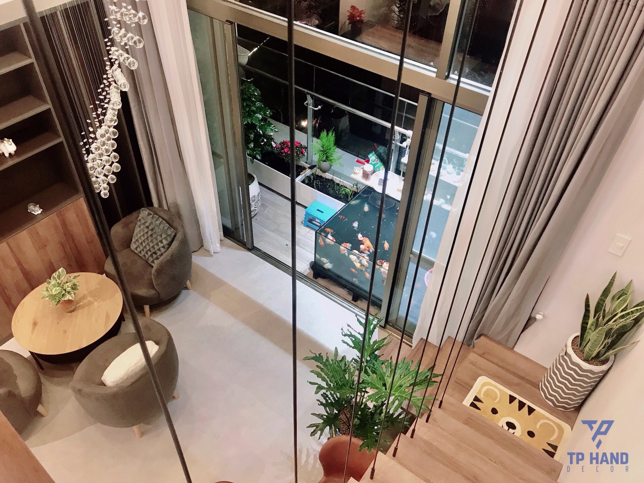 Cho thuê căn shophouse Midtown M7 Phú Mỹ Hưng. Diện tích: 39m  có gác lửng 25m , nội thất đầy đủ. Chỉ xách vali vào ở. Giá: 19 triệu/ tháng. Quý khách xem nhà liên hệ: hotline Ngọc Thư - 2637