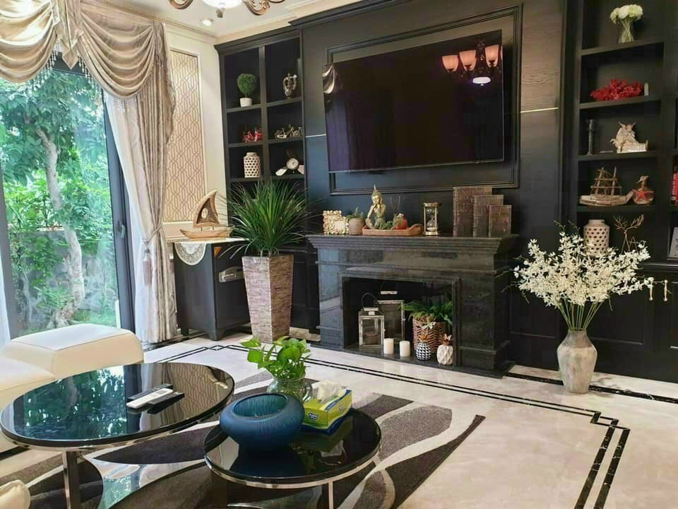Cho thuê biệt thự đơn lập Nam Thông, Phú Mỹ Hưng. Diện tích: 19x18m, 5 phòng ngủ, phòng karaok, phòng thờ, sân vườn, hồ bơi, nội thất cao cấp. Giá chỉ: 100 triêu/ tháng. Quý khách xem nhà liên hệ: hotline Ngọc Thư - 2817
