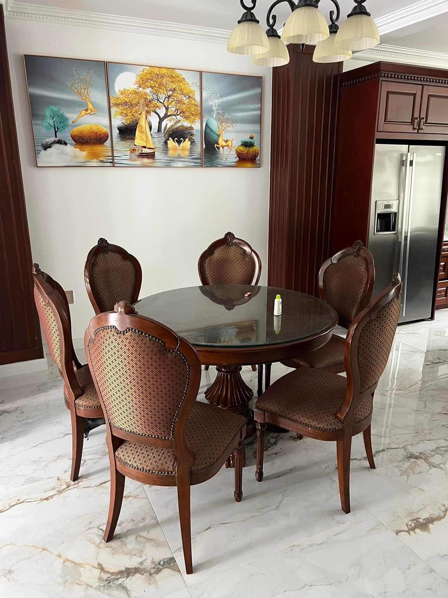 Cần cho thuê nhà phố vườn Nam Đô, phú mỹ hưng, quận 7. Diện tích: 8x18m, hầm, trệt, 2 lầu, áp mái. 4 phòng ngủ, phòng thờ, phòng sinh hoạt. Nội thất cao cấp, giá chỉ 55 triệu/ tháng. Quý khách xem nhà vui lòng liên hệ: hotline Ngọc Thư - 2699