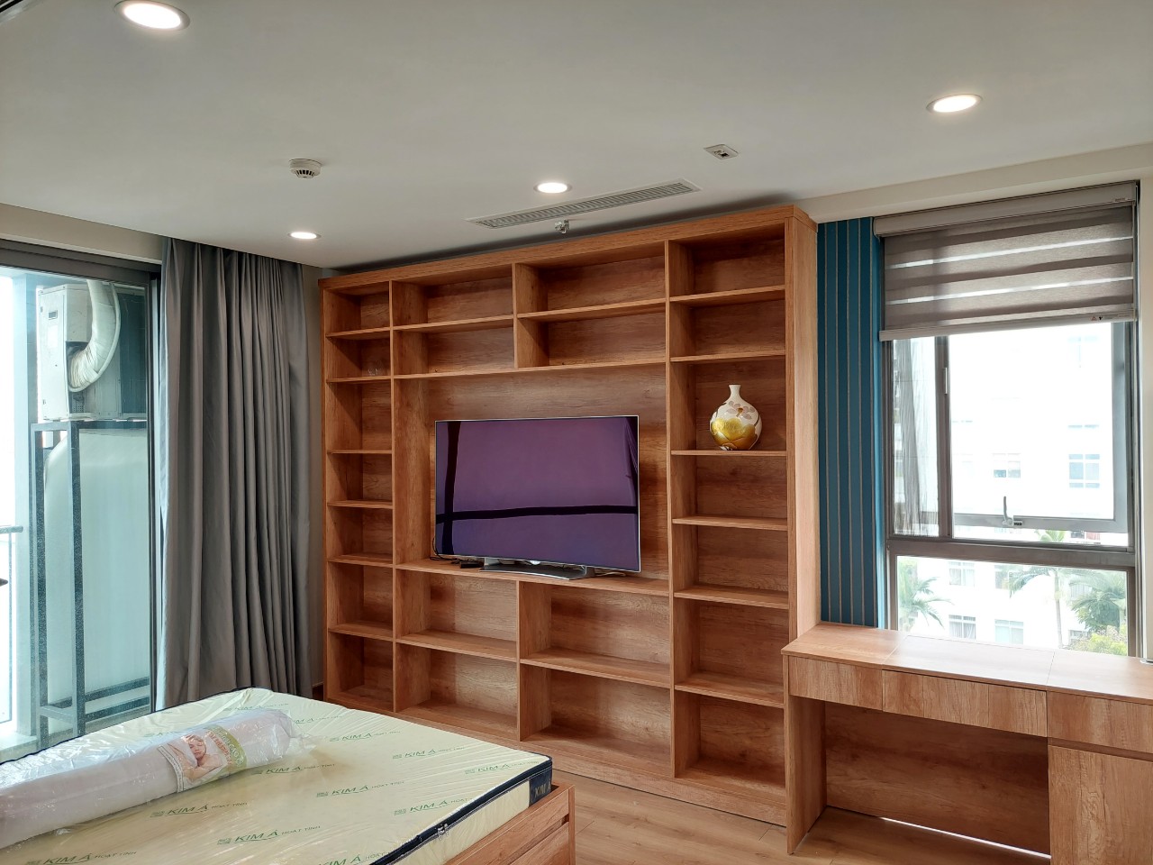 Cần bán căn hộ cao cấp Urbanhil Phú Mỹ Hưng. Diện tích: 108m, 3 phòng ngủ, căn góc view biệt thự. Đang cho thuê dài hạn, có ô xe riêng. Giá chỉ: 8 tỷ. Quý khách xem nhà liên hệ: hotline Ngọc Thư ( zalo, viber) - 2785