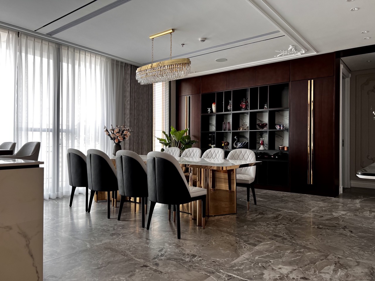 Cần cho thuê Penhouse căn hộ cao cấp The Ascentia Phú Mỹ Hưng. Diện tích: 224m, 3 phòng ngủ lớn, 1 phòng giúp việc, kho, 4 wc. Tất cả phòng đều có view, giá chỉ 89 triệu/ tháng. Anh chị xem nhà liên hệ: hotline Ngọc Thư - 2850