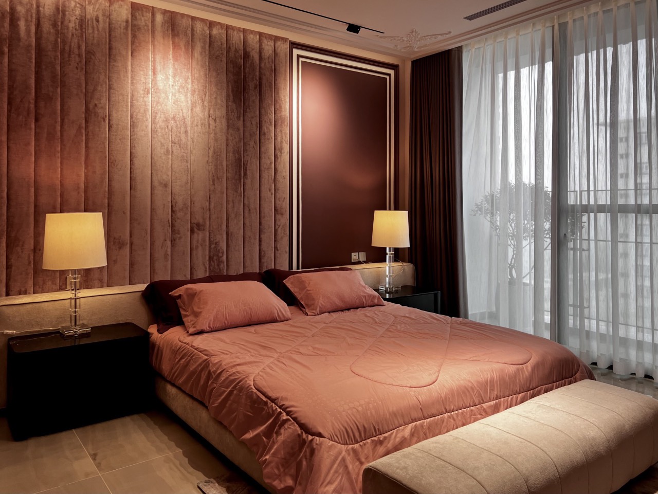 Cần cho thuê Penhouse căn hộ cao cấp The Ascentia Phú Mỹ Hưng. Diện tích: 224m, 3 phòng ngủ lớn, 1 phòng giúp việc, kho, 4 wc. Tất cả phòng đều có view, giá chỉ 89 triệu/ tháng. Anh chị xem nhà liên hệ: hotline Ngọc Thư - 2852