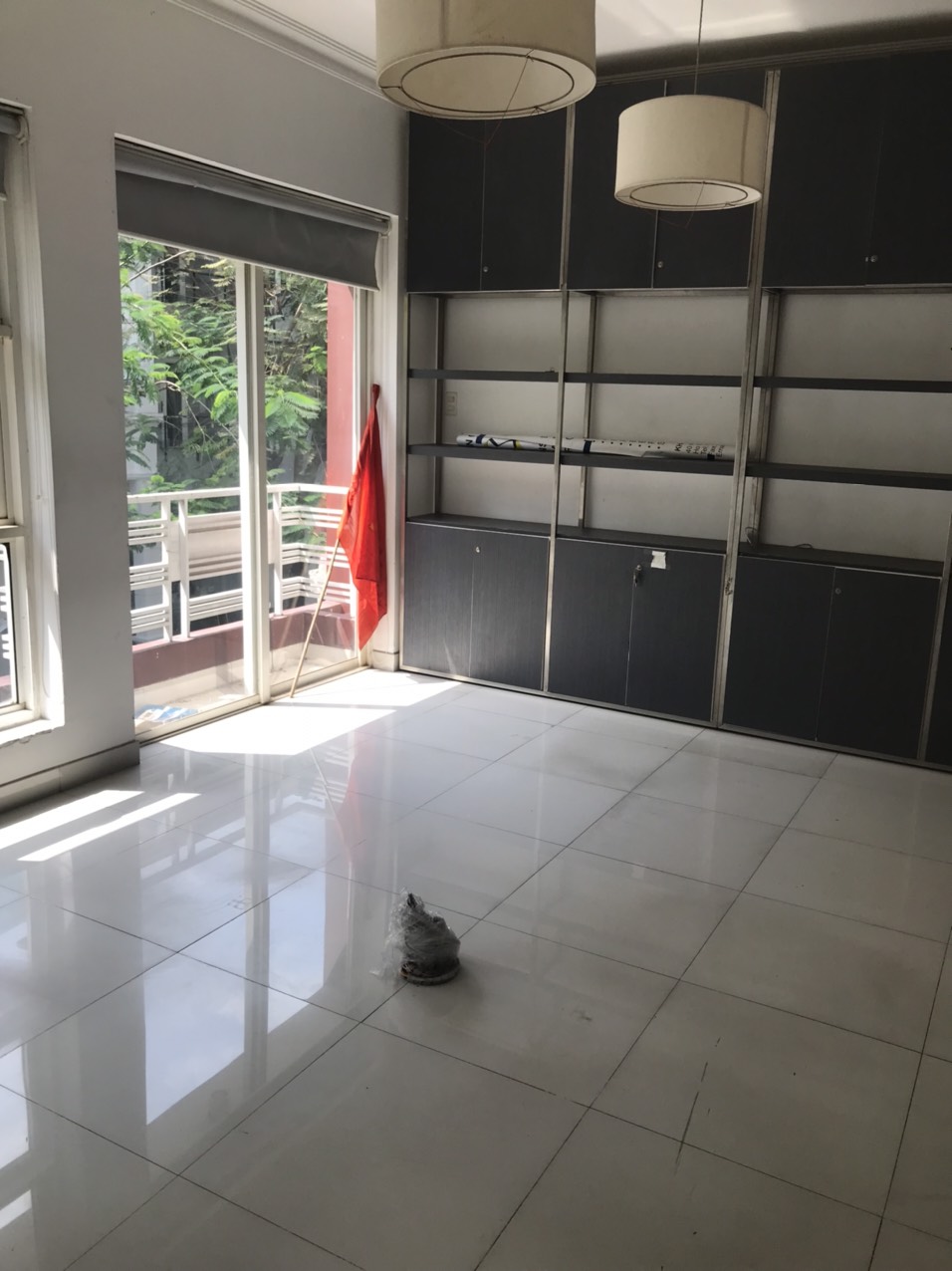 Cho thuê nhà phố kinh doanh Hưng Gia Phú Mỹ Hưng. Diện tích 6x18,5m. Trệt, lửng, 3 lầu. Nhà trống tiện thiết kế theo ý khách thuê. Đường nội khu giá rẻ nhất thị trường chỉ 40 triệu. Quý khách xem nhà liên hệ: hotline Ngọc Thư - 2984