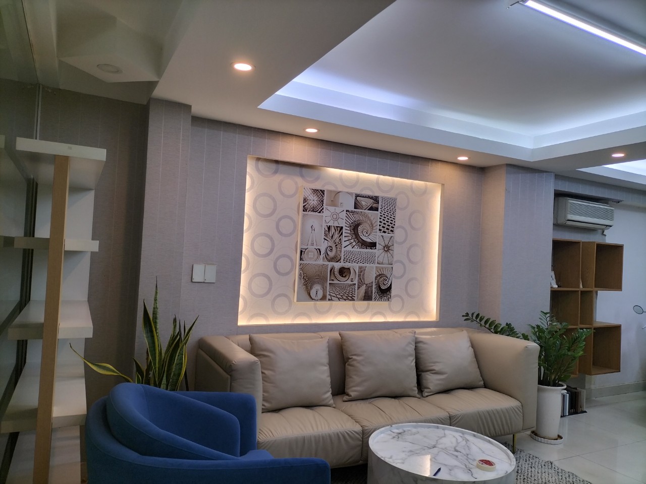 Cho thuê nhà phố Hưng Phước cạnh Sky. Thích hợp kinh doanh mọi nghành nghề. LH: hotline Em Thành Luân - 3140