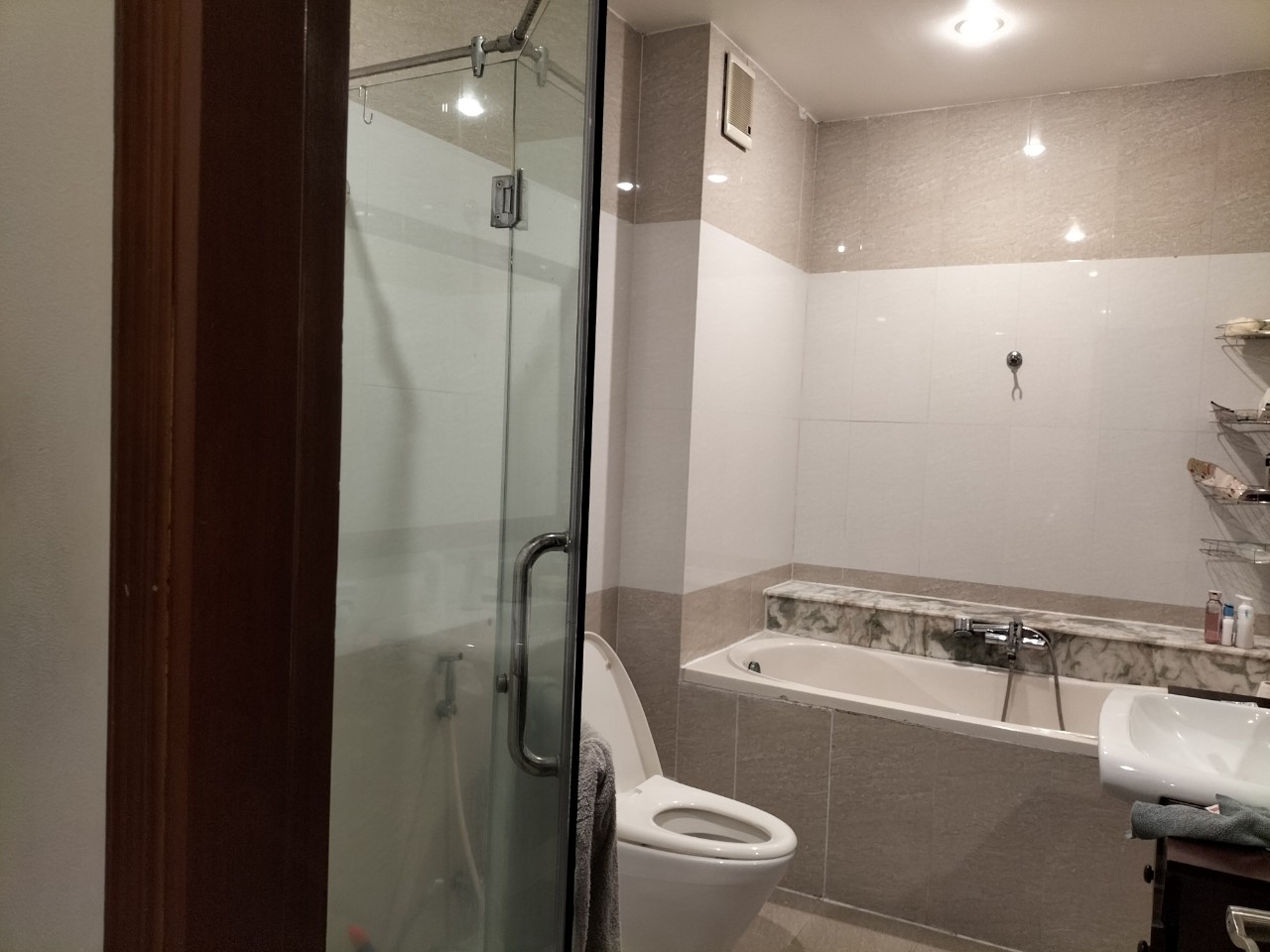 Cho thuê nhà phố Hưng Phước cạnh Sky. Thích hợp kinh doanh mọi nghành nghề. LH: hotline Em Thành Luân - 3144