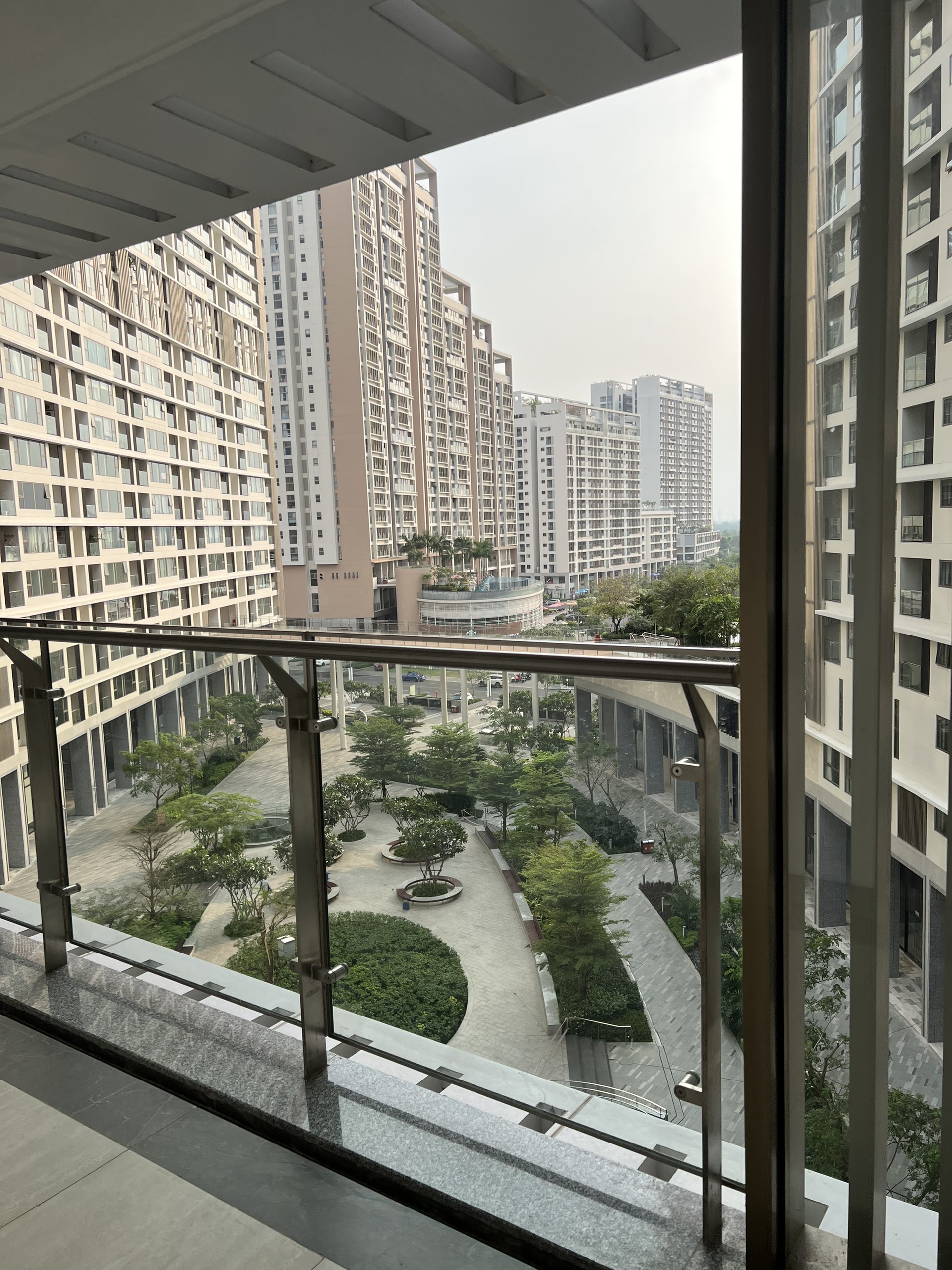 Cần cho thuê căn hộ cao cấp Midtown The Peak. Diện tích: 80m, 2 phòng ngủ, nội thất đầy đủ, giá chỉ: 25 tr/ tháng. Anh chị  xem nhà liên hệ:  hotline Ngọc Thư ( zalo, viber) - 3161