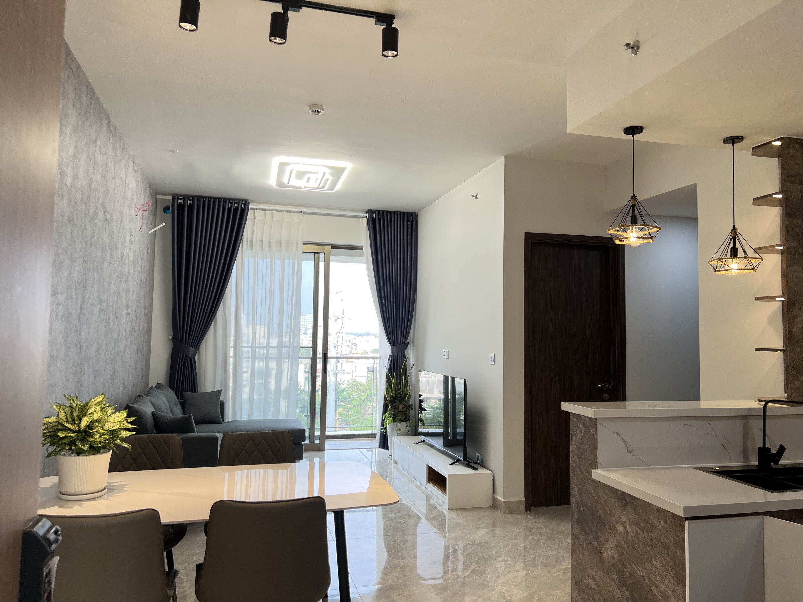 Cần cho thuê căn hộ cao cấp Midtown The Peak. Diện tích: 80m, 2 phòng ngủ, nội thất đầy đủ, giá chỉ: 25 tr/ tháng. Anh chị  xem nhà liên hệ:  hotline Ngọc Thư ( zalo, viber)