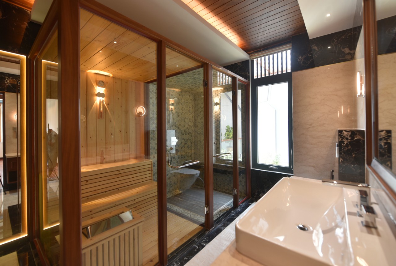 Bán biệt thự 3 lầu khu Nam Thông Phú Mỹ Hưng, Quận 7, DT 20x23m giá bán: 125tỷ còn thương lượng. Liên hệ: hotline Em Thành Luân - 3266
