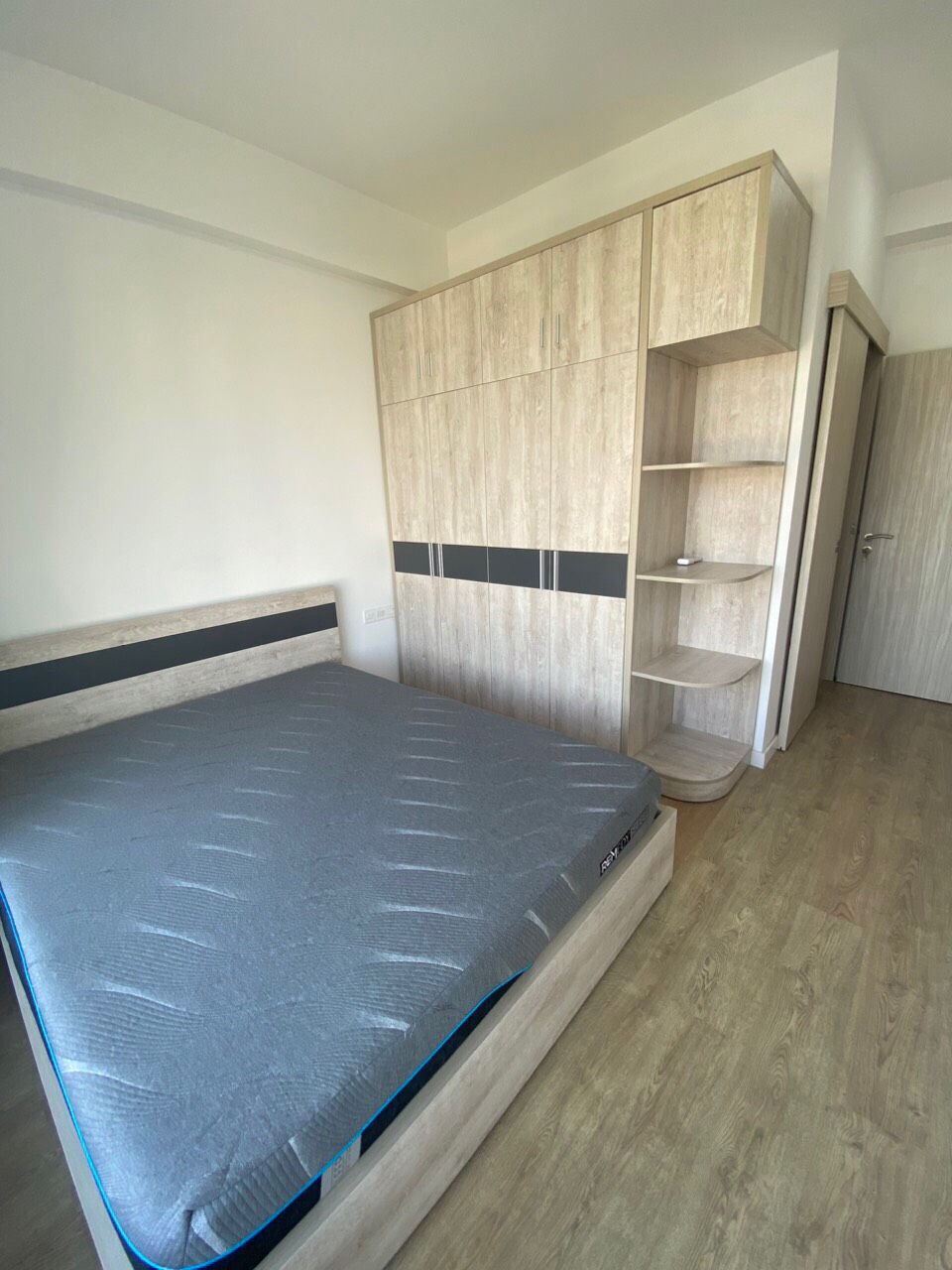 Cho thuê căn hộ Hưng Phúc Premier, phú mỹ hưng quận 7 . Căn góc 69m, 2 phòng ngủ, 2 wc.Nhà mới thiết kế chưa ai ở. Giá chỉ: 18 triệu/ tháng. Anh chị xem nhà liên hệ: hotline Ngọc Thư - 3352