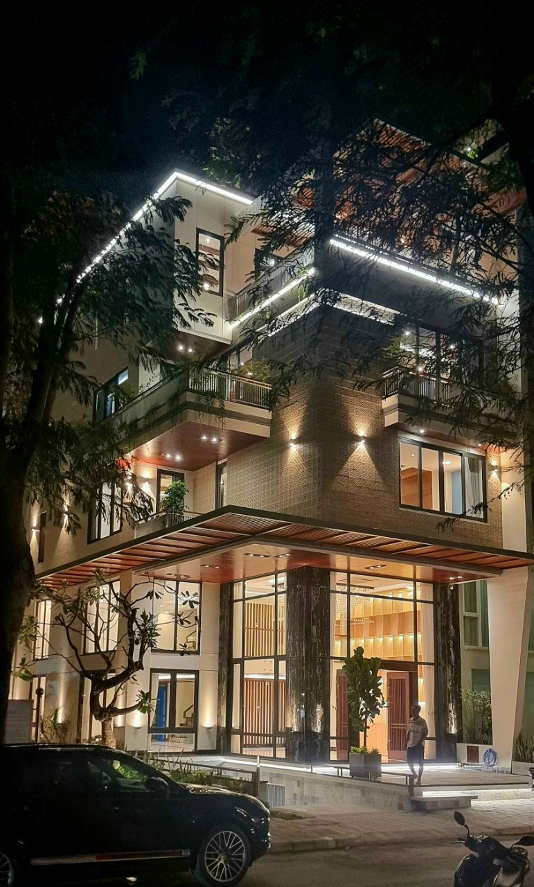 Bán nhanh nhà phố đẹp góc công viên Nội Khu Hưng Gia 2 , Phú Mỹ Hưng, Phường Tân Phong, Quận 7. Diện tích: 8x18.5m, hầm,1 trệt 1 lững 3 lầu tầng áp mái, Nhà có thang máy, hướng Bắc, Giá bán 63 tỷ. Vui lòng LH: hotline6 - 3360